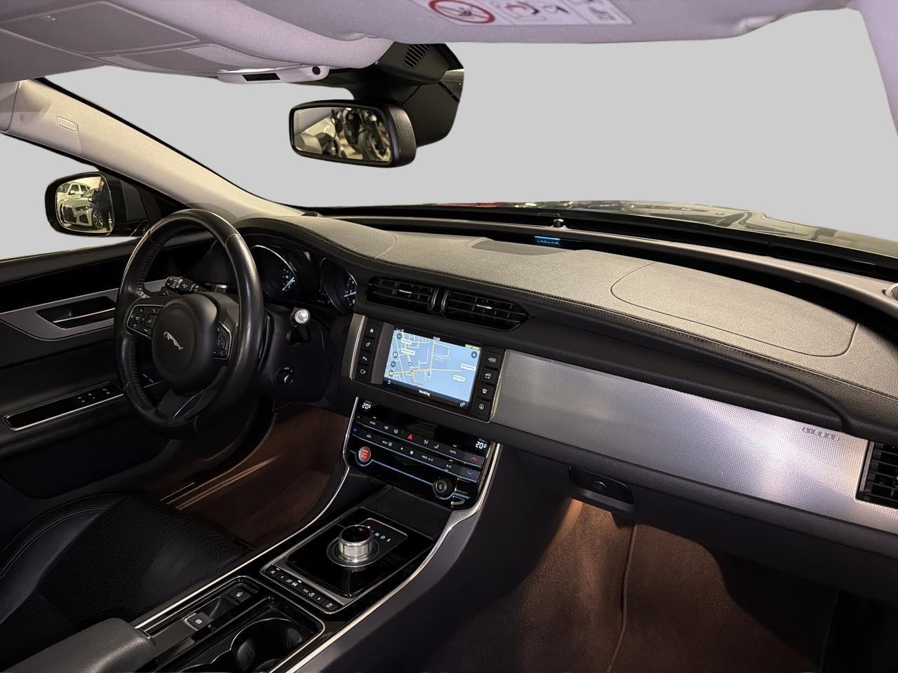 JAGUAR XF 3.0 V6 Prestige AWD-image-9