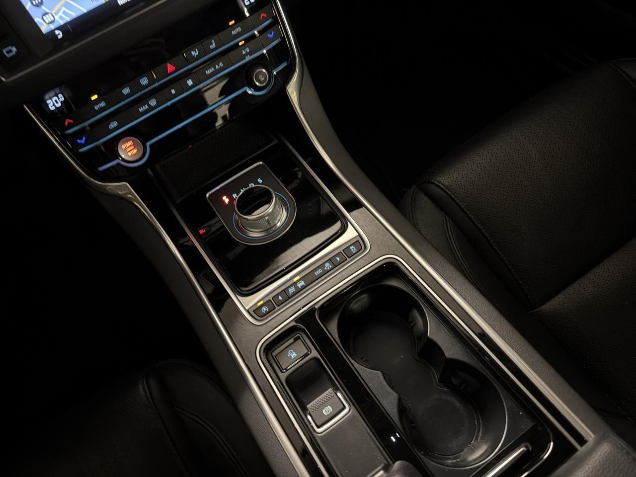JAGUAR XF 3.0 V6 Prestige AWD-image-20