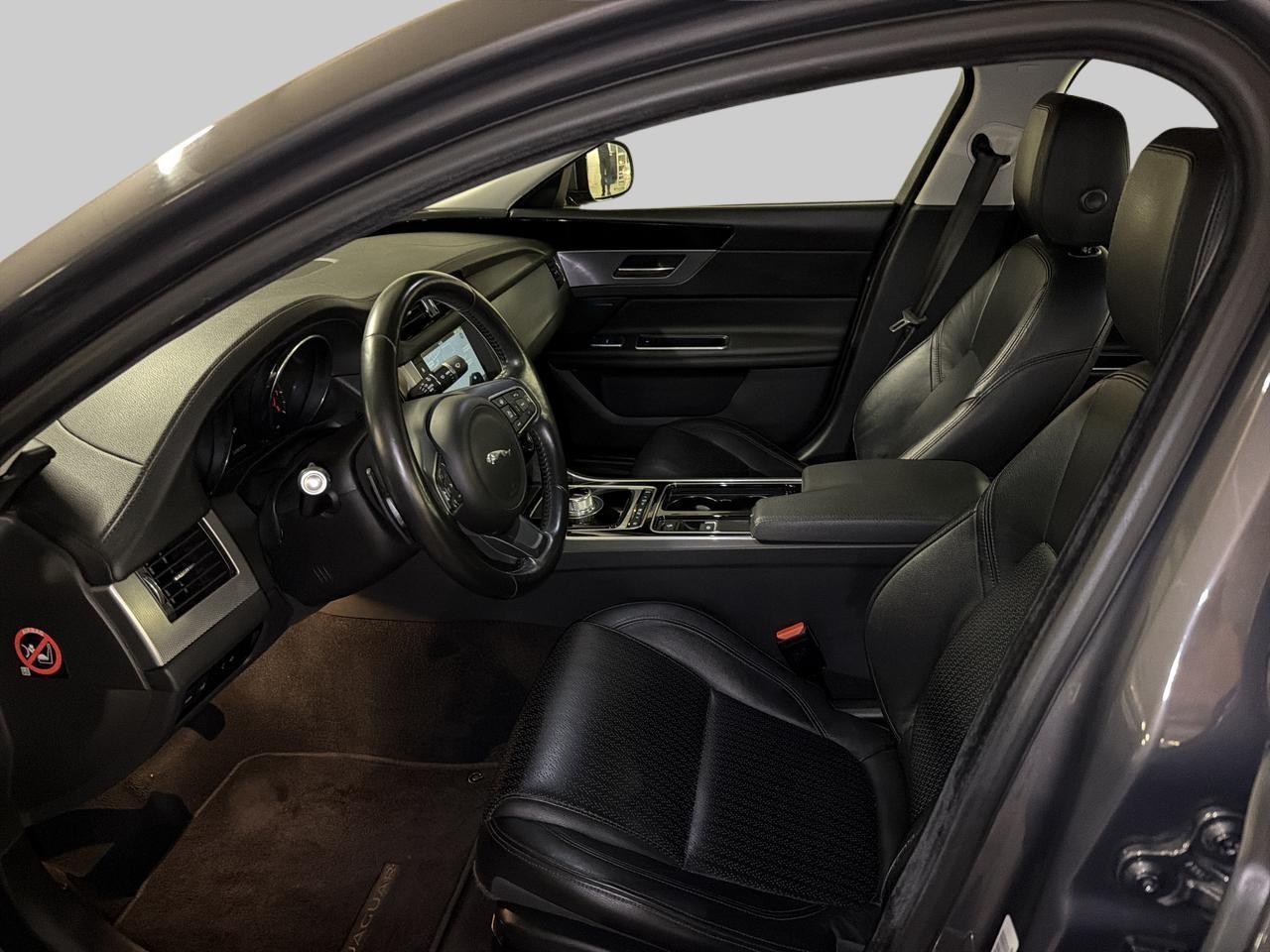 JAGUAR XF 3.0 V6 Prestige AWD-image-10