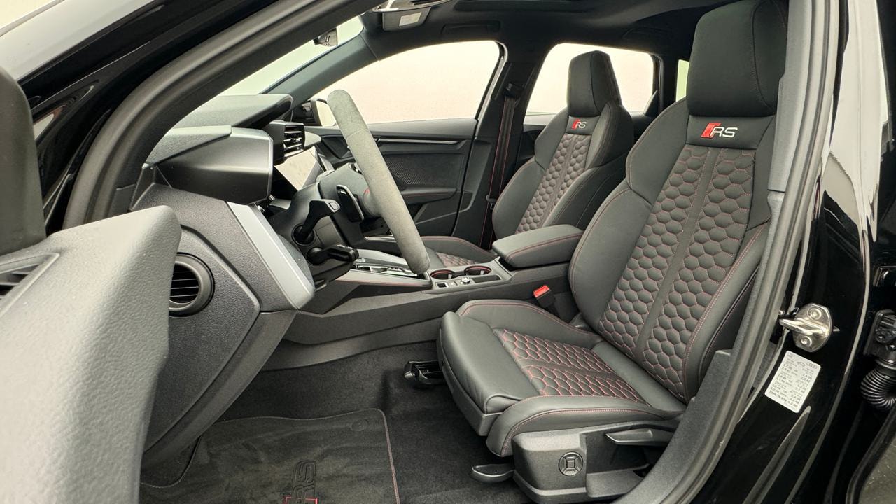 AUDI RS3 Sportback 2.5 TSI quattro S-tronic-image-4