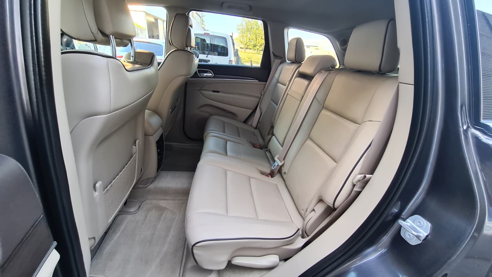 JEEP Grand Cherokee 3.0 CRD Overland Automatic ** Voll-Leder ** Gr-Navi ** RF-Kamera ** Anh-Kupplung ** Panorama-Glasdach ** Ab MFK-image-18