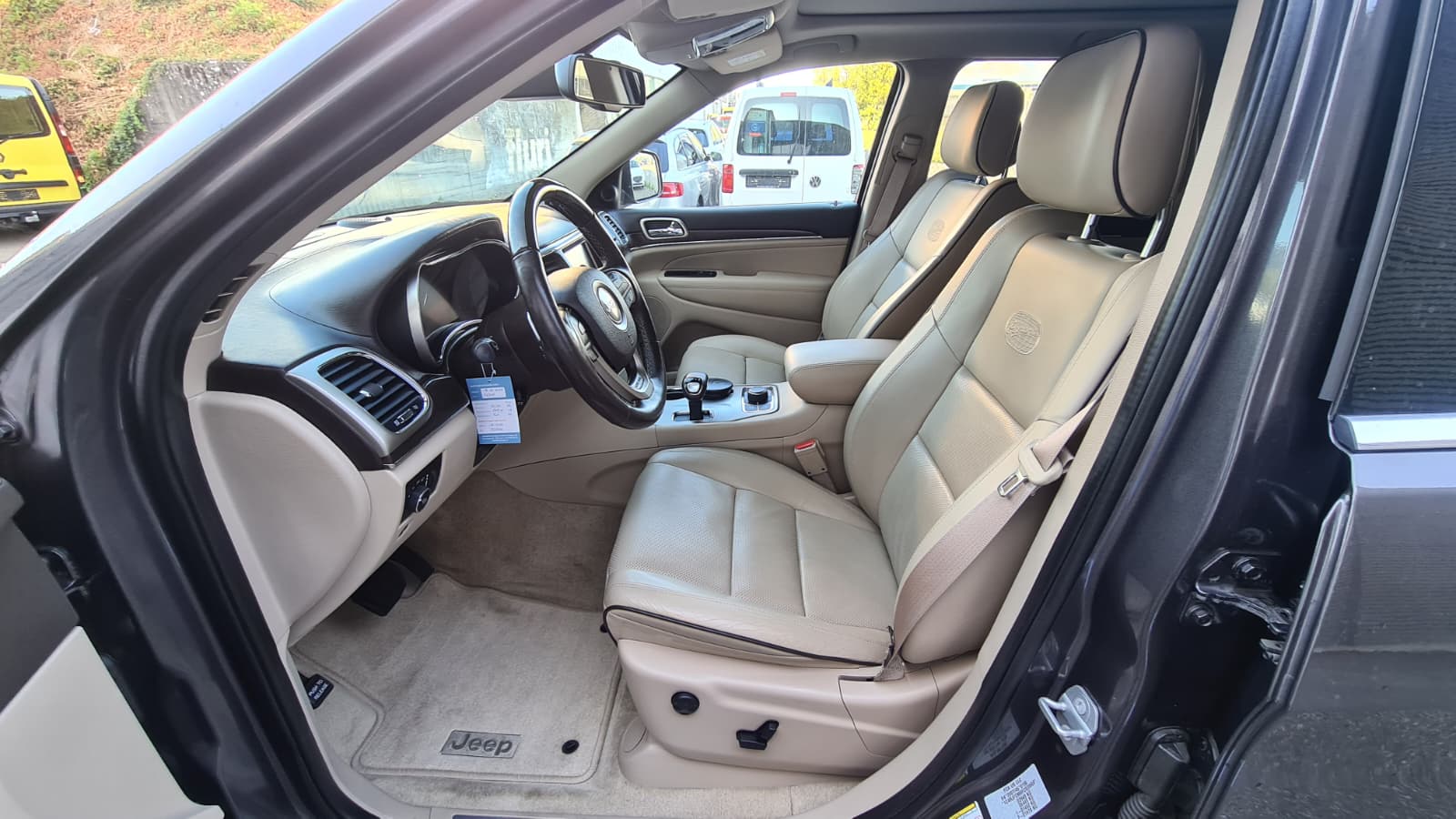 JEEP Grand Cherokee 3.0 CRD Overland Automatic ** Voll-Leder ** Gr-Navi ** RF-Kamera ** Anh-Kupplung ** Panorama-Glasdach ** Ab MFK-image-17