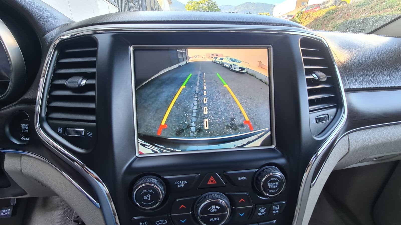 JEEP Grand Cherokee 3.0 CRD Overland Automatic ** Voll-Leder ** Gr-Navi ** RF-Kamera ** Anh-Kupplung ** Panorama-Glasdach ** Ab MFK-image-13