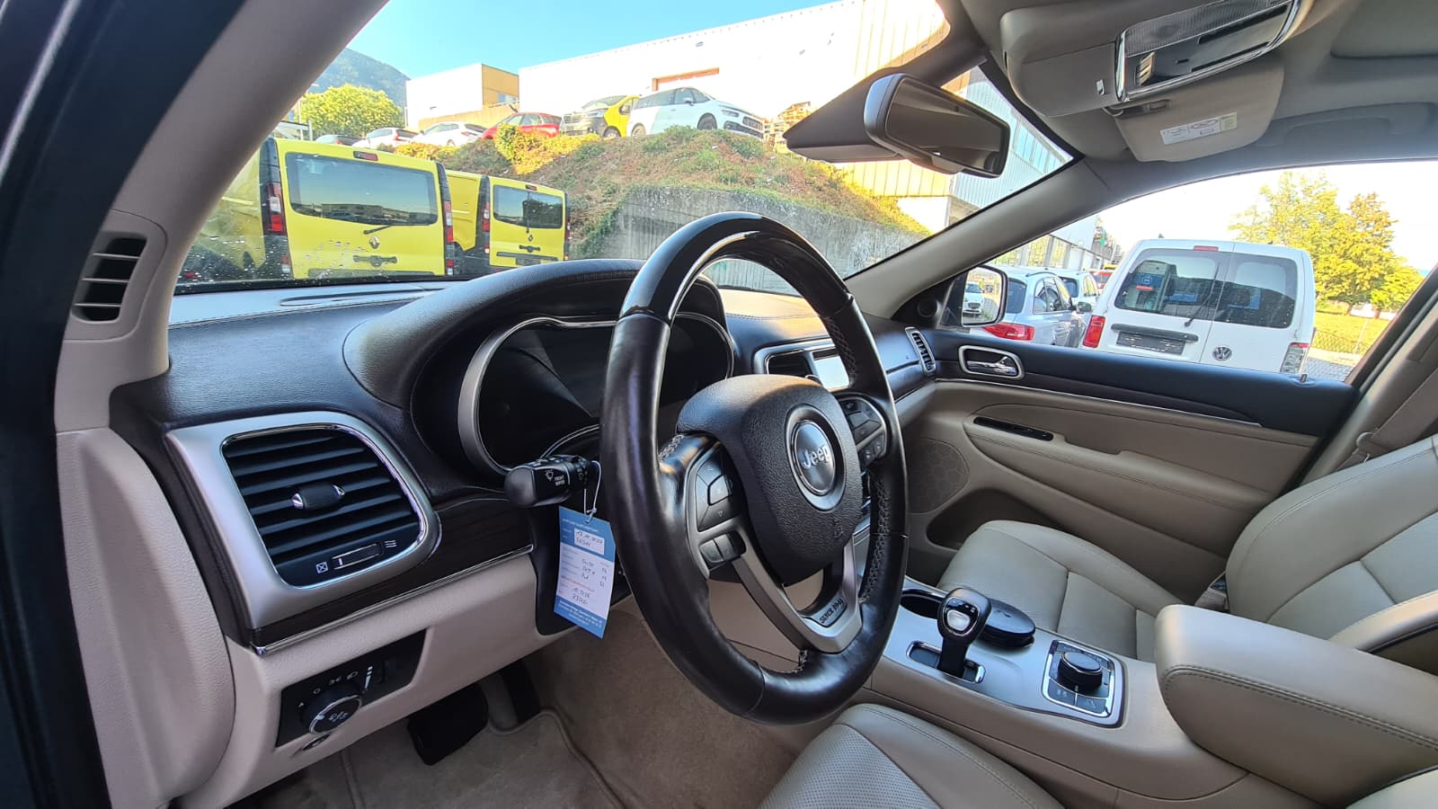 JEEP Grand Cherokee 3.0 CRD Overland Automatic ** Voll-Leder ** Gr-Navi ** RF-Kamera ** Anh-Kupplung ** Panorama-Glasdach ** Ab MFK-image-15