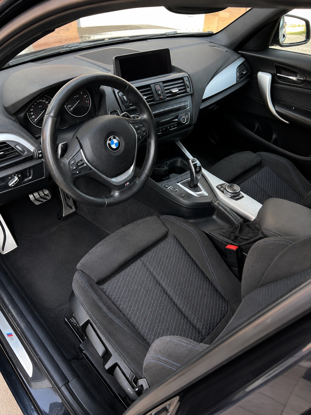 BMW M135i xDrive Steptronic-image-3