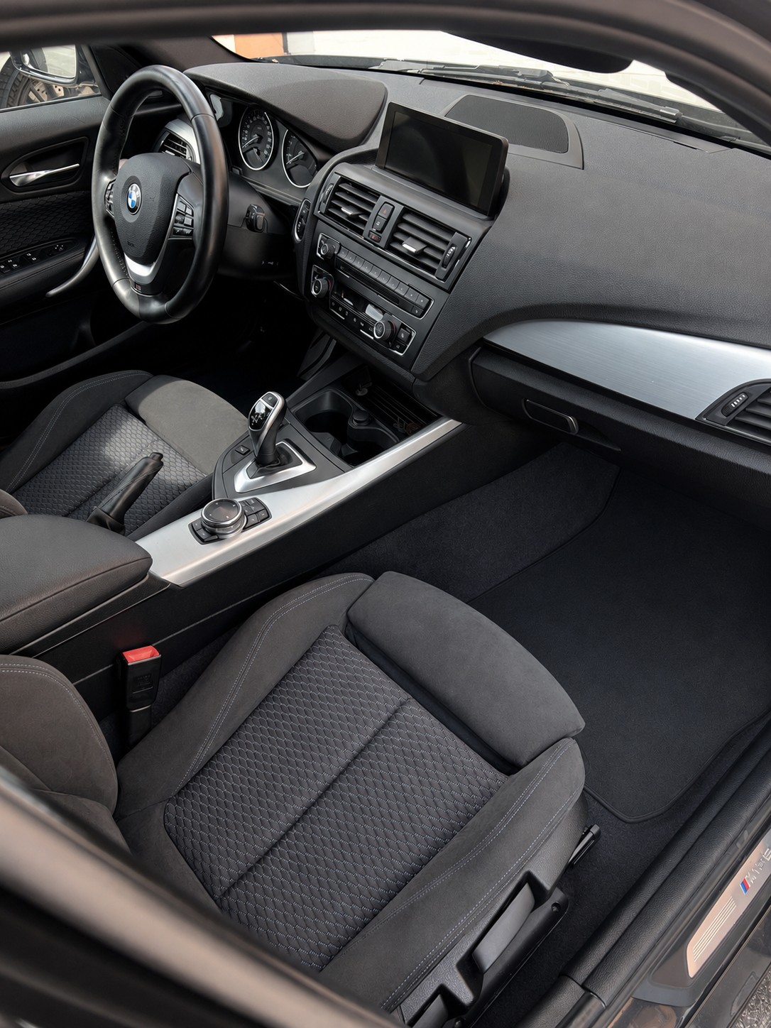 BMW M135i xDrive Steptronic-image-4