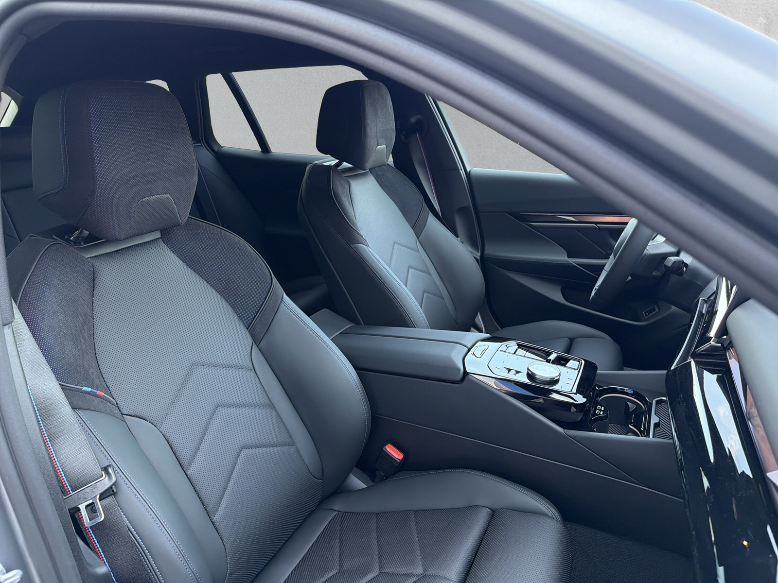 BMW i5 xDrive40 M Sport Pro-image-12