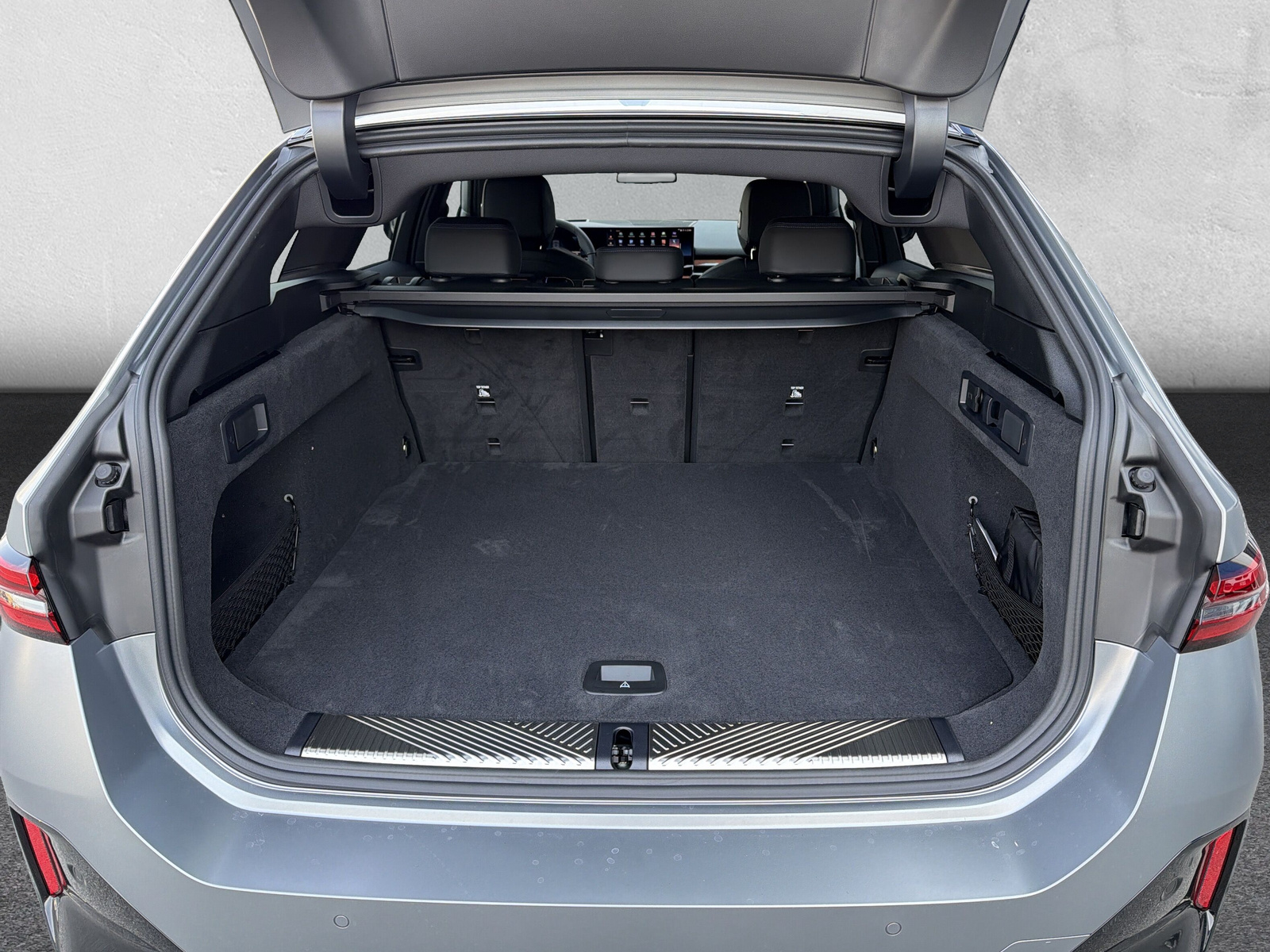 BMW i5 xDrive40 M Sport Pro-image-10