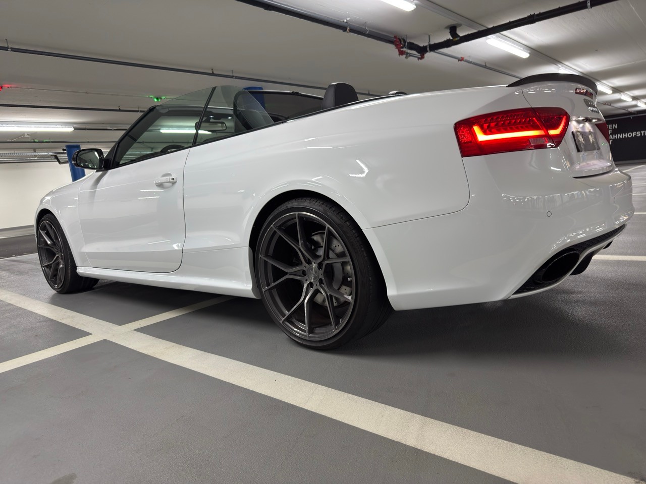 AUDI 4.2 V8 FSI quattro S-Tronic-image-2