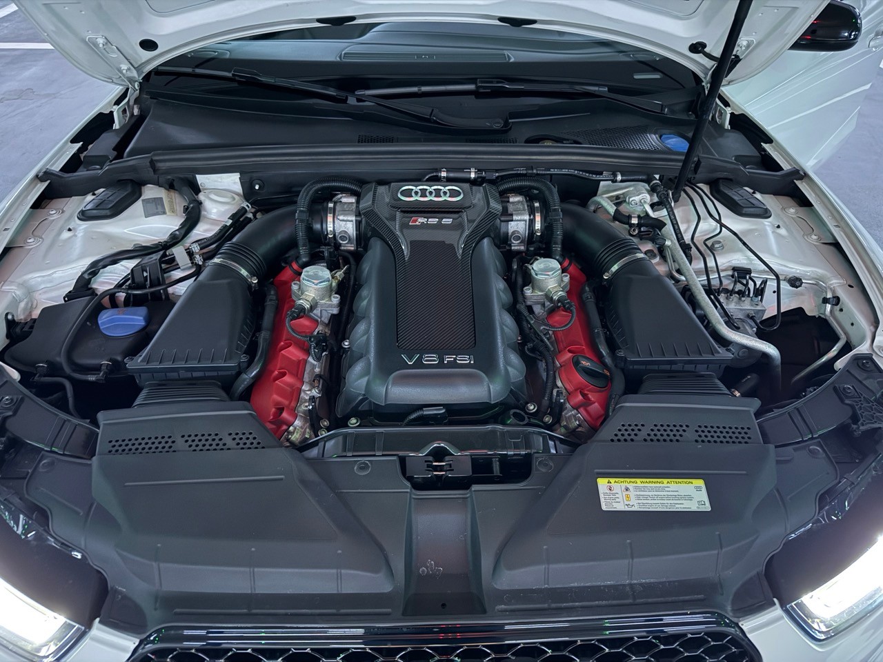 AUDI 4.2 V8 FSI quattro S-Tronic-image-5