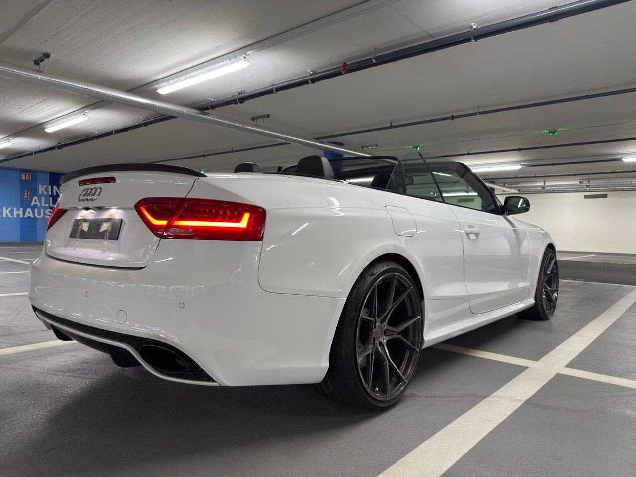 AUDI 4.2 V8 FSI quattro S-Tronic-image-3