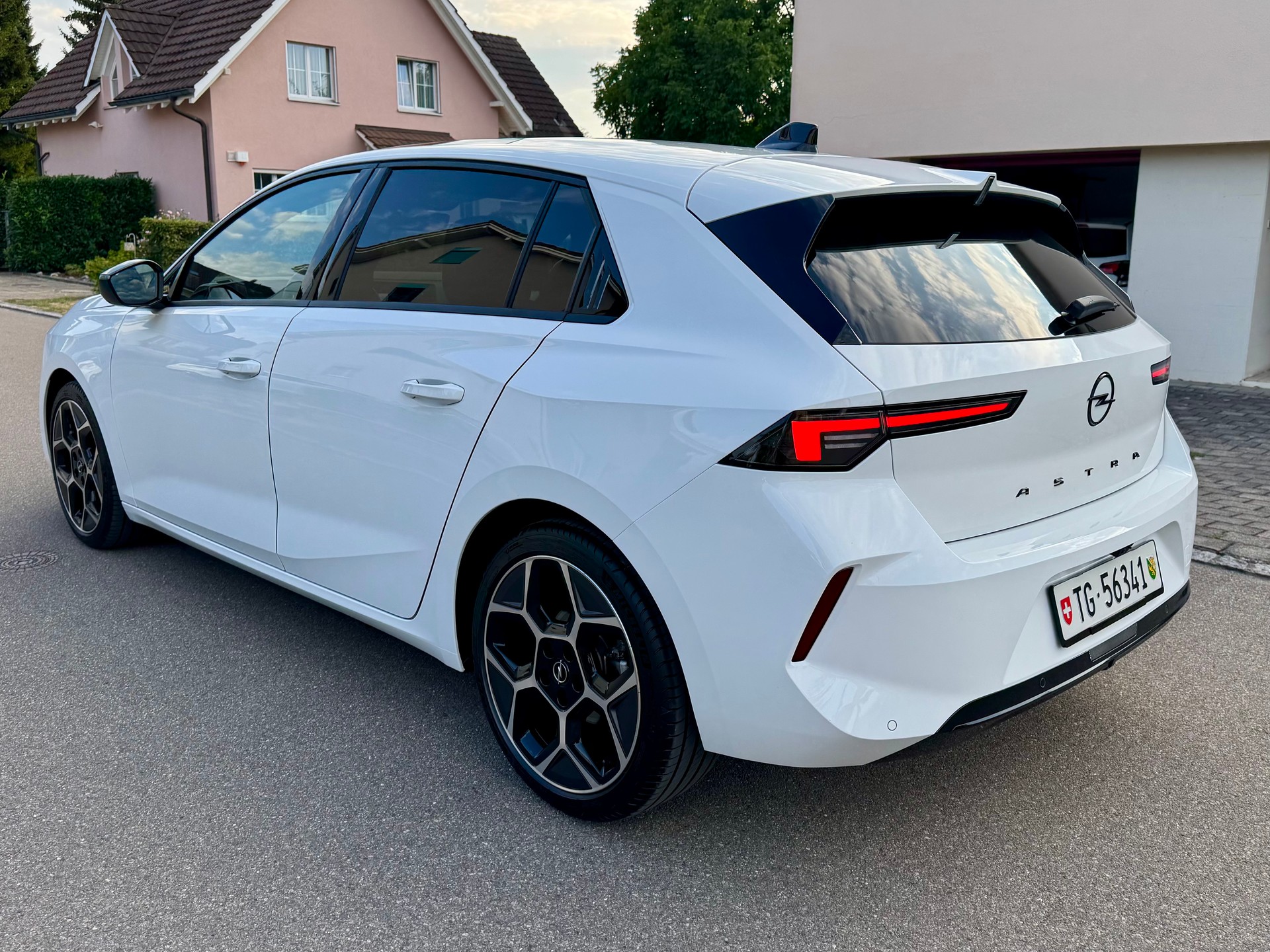 OPEL Astra 1.2 T 130 Ultimate-image-2