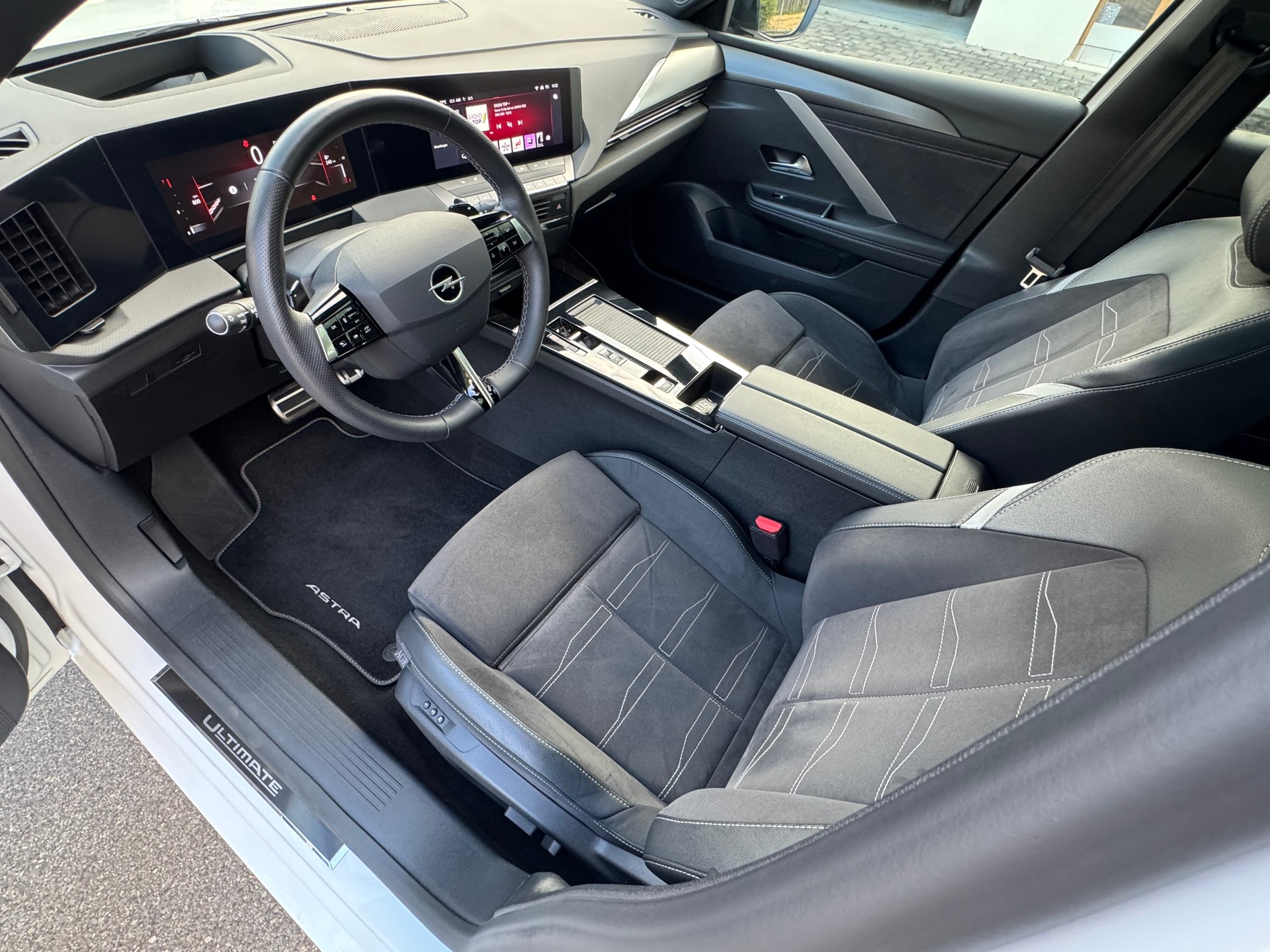 OPEL Astra 1.2 T 130 Ultimate-image-5