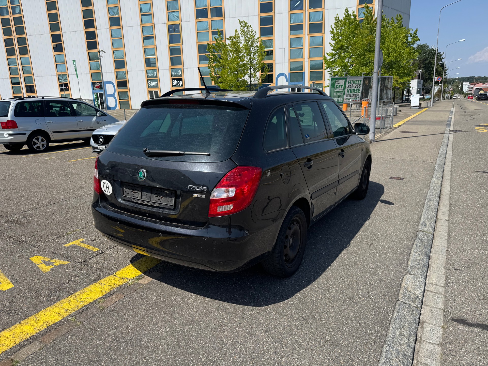 SKODA Fabia 1.2 TSI Family-image-5