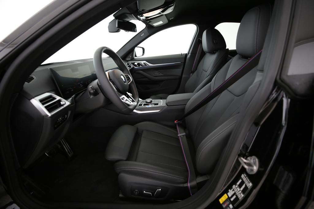 BMW i4 xDrive40-image-12