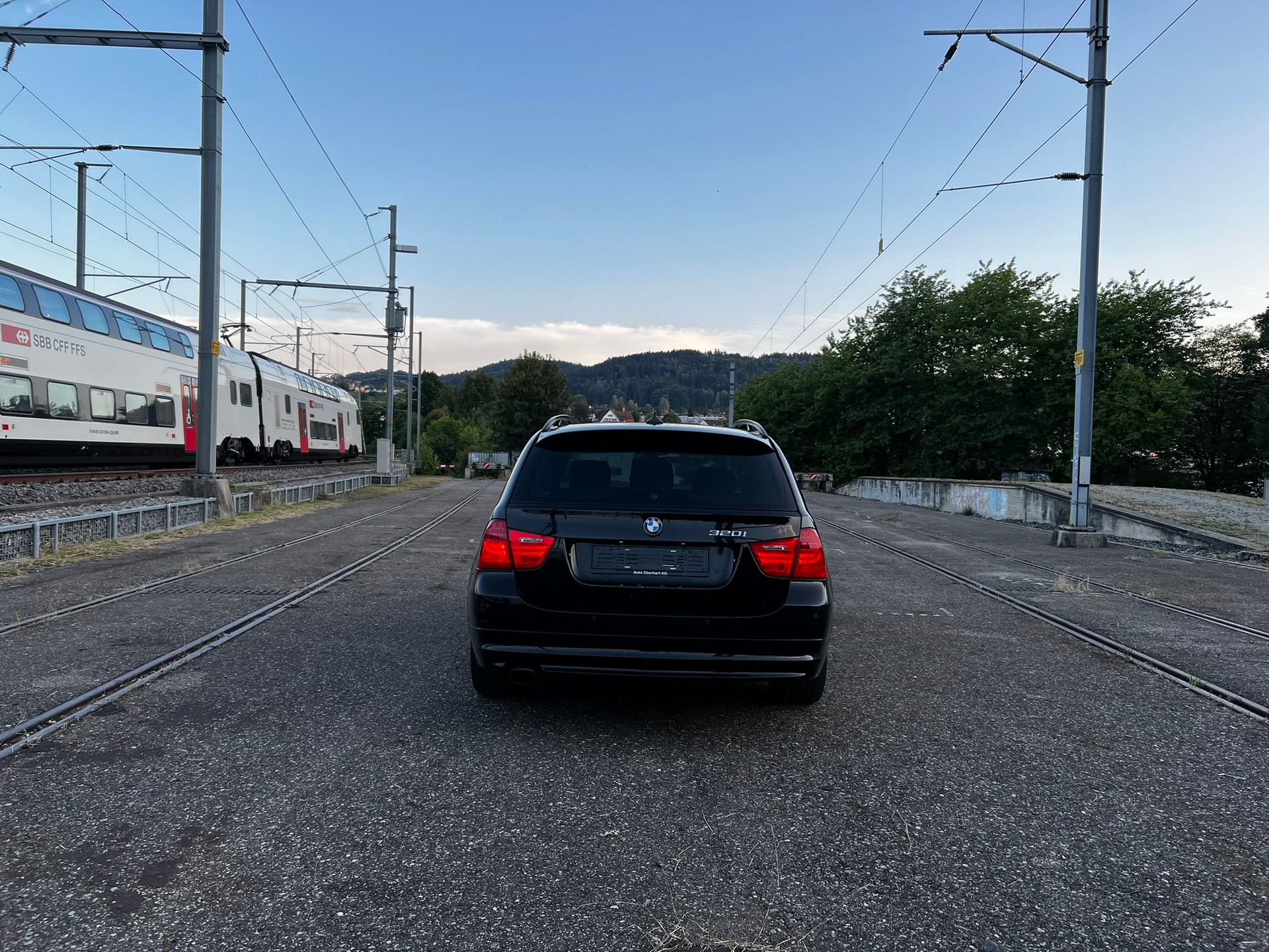 BMW 320i Touring-image-3