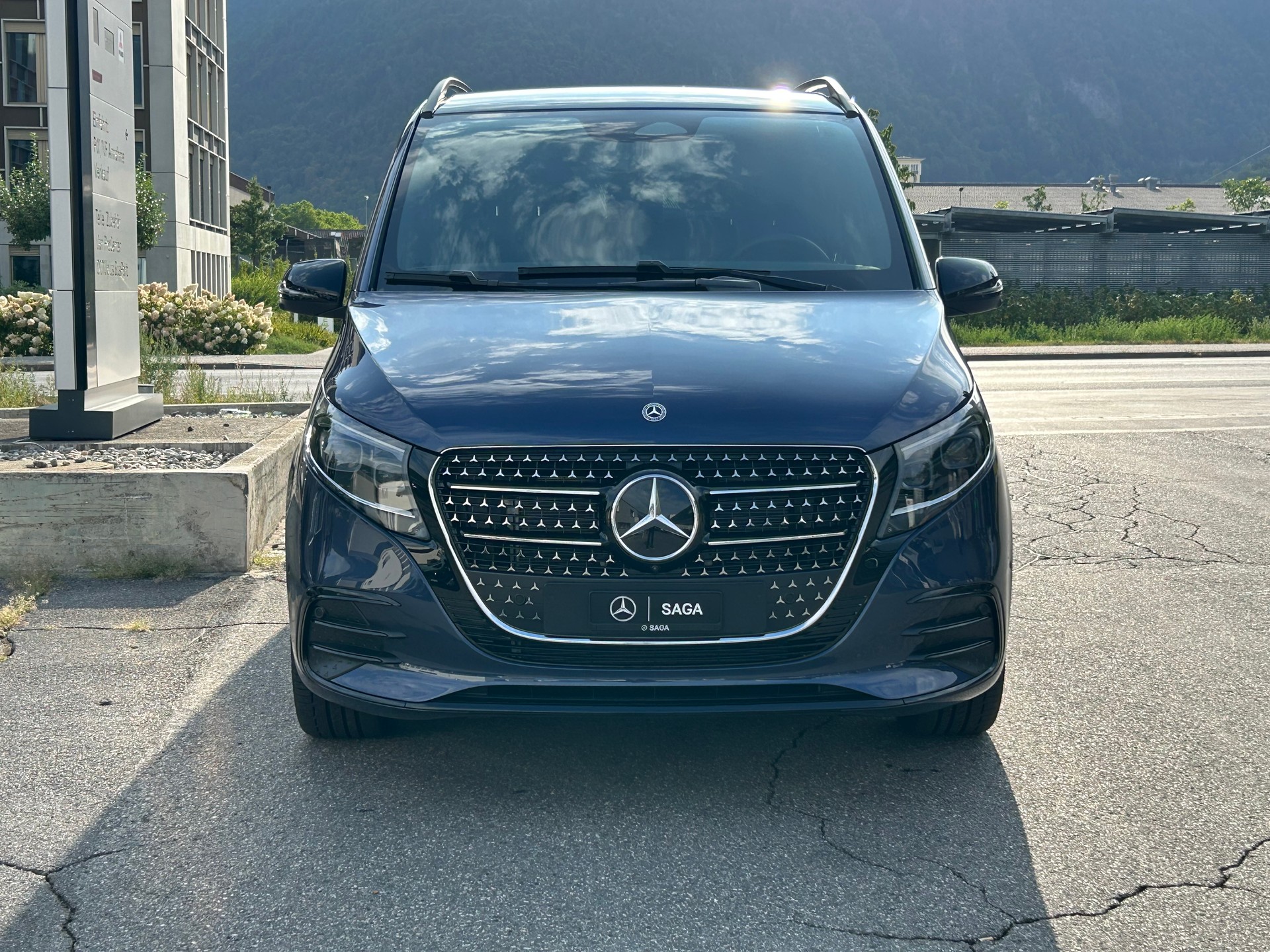 MERCEDES-BENZ V 300 d Exclusive L SWISS EDITION 4MATIC-image-1