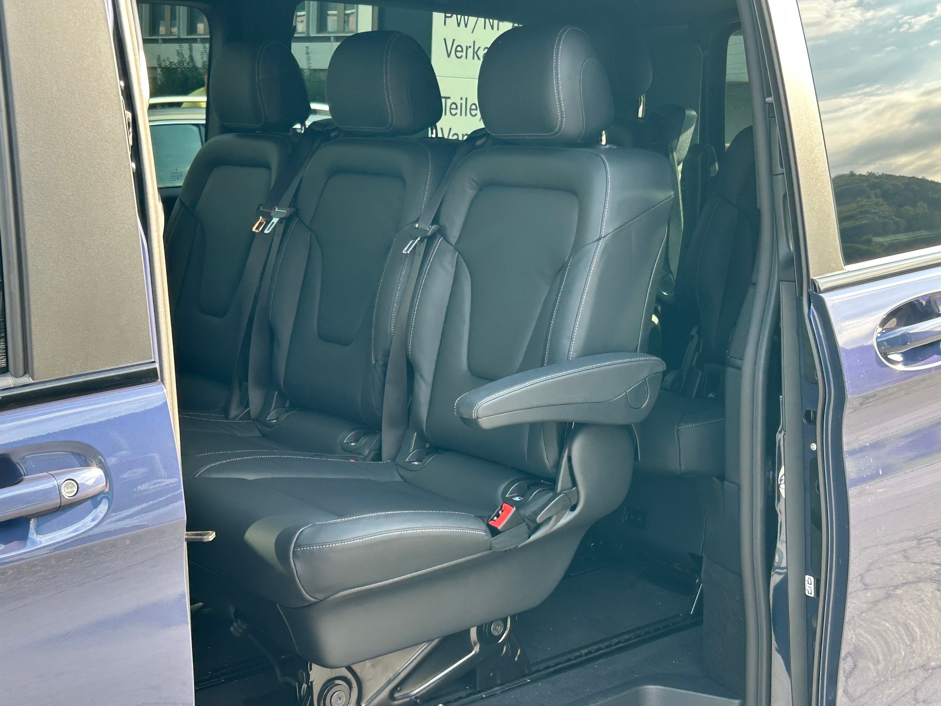 MERCEDES-BENZ V 300 d Exclusive L SWISS EDITION 4MATIC-image-7