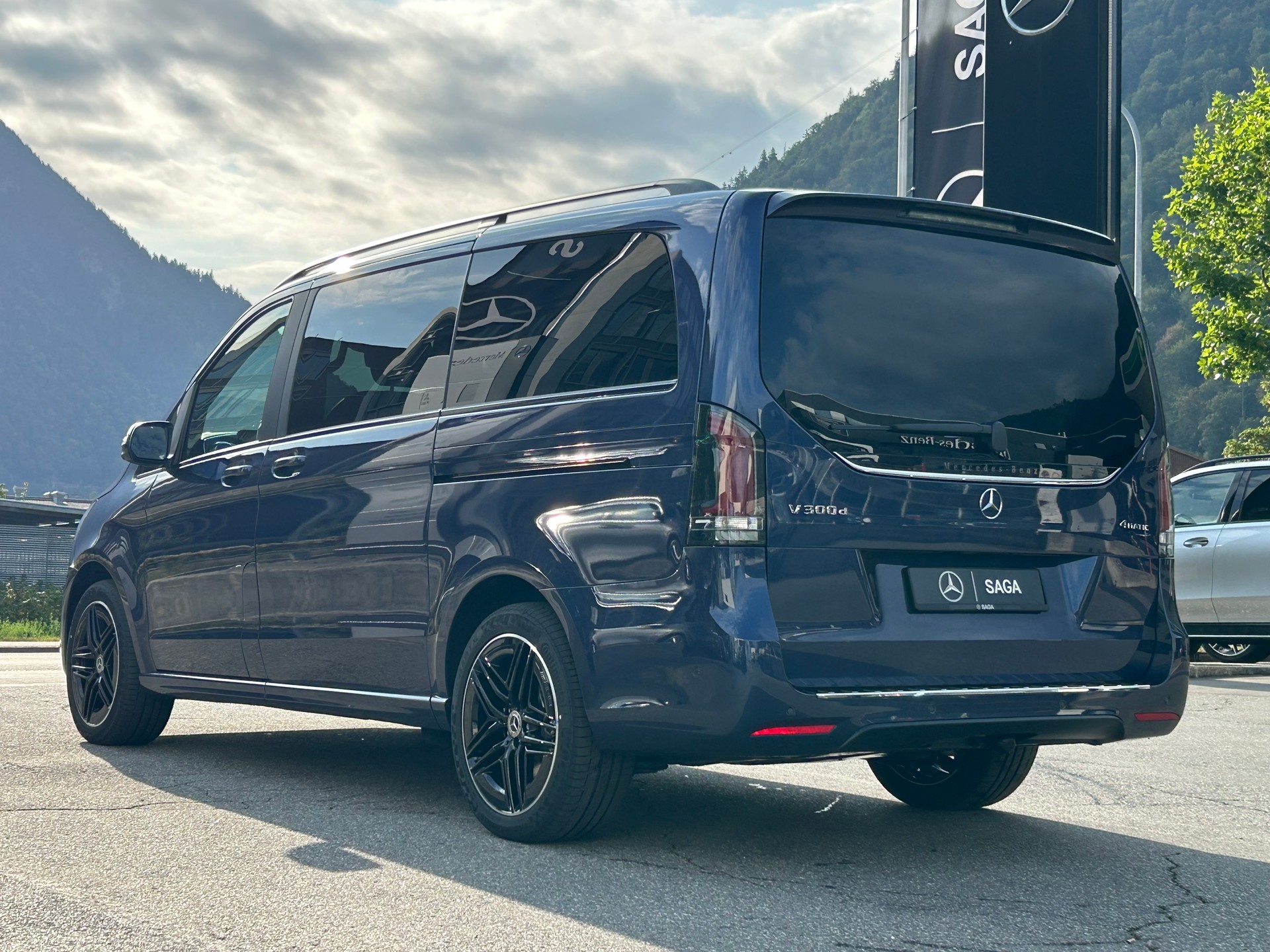 MERCEDES-BENZ V 300 d Exclusive L SWISS EDITION 4MATIC-image-9
