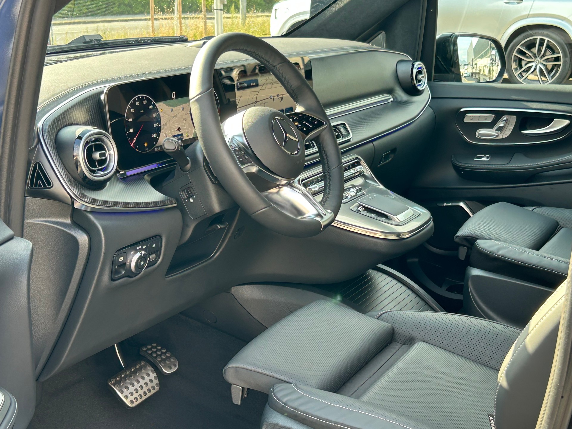 MERCEDES-BENZ V 300 d Exclusive L SWISS EDITION 4MATIC-image-19