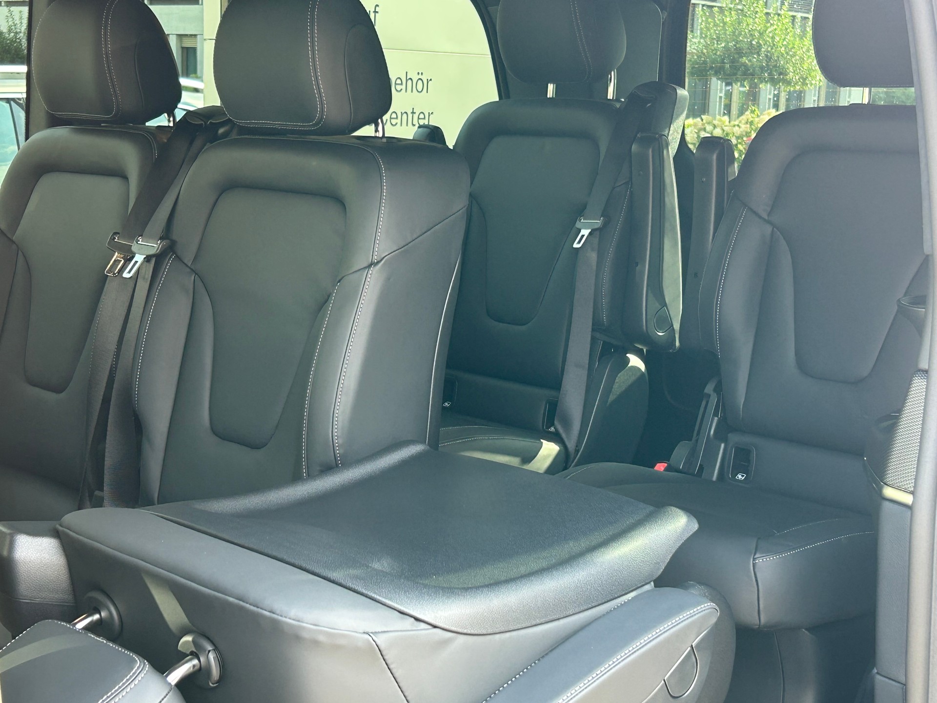 MERCEDES-BENZ V 300 d Exclusive L SWISS EDITION 4MATIC-image-8