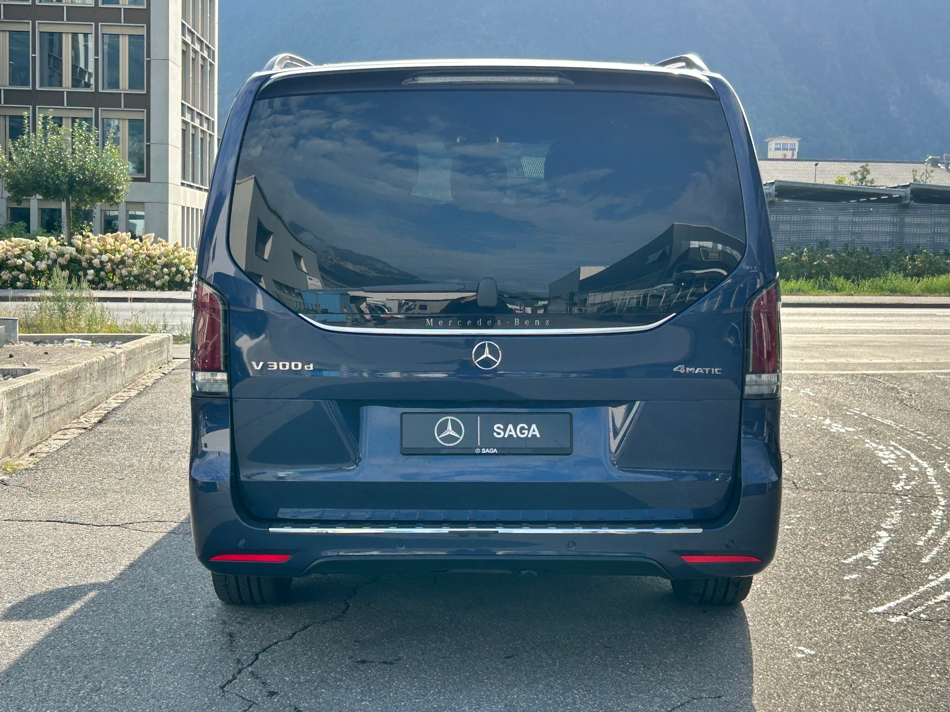 MERCEDES-BENZ V 300 d Exclusive L SWISS EDITION 4MATIC-image-10