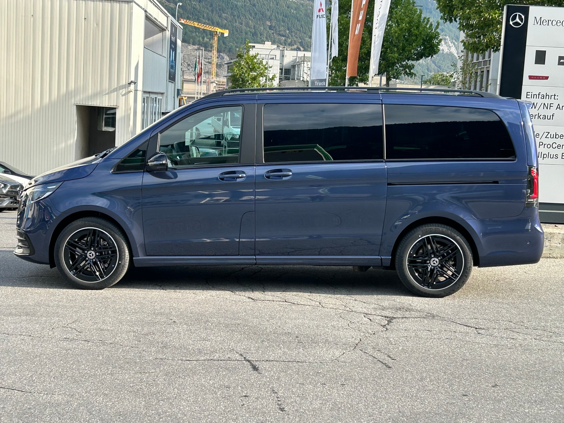MERCEDES-BENZ V 300 d Exclusive L SWISS EDITION 4MATIC-image-5
