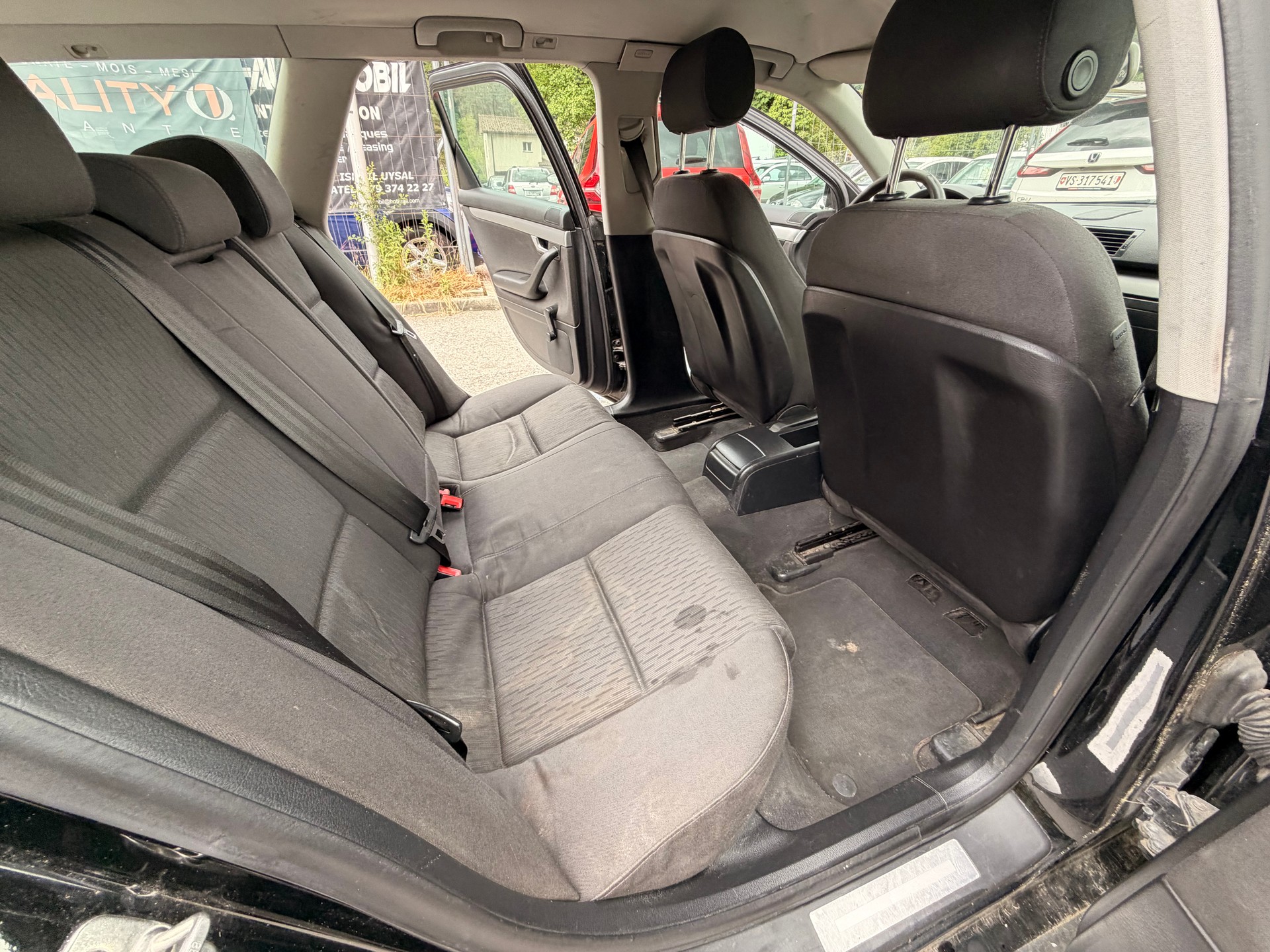 AUDI A4 Avant 2.0-image-13