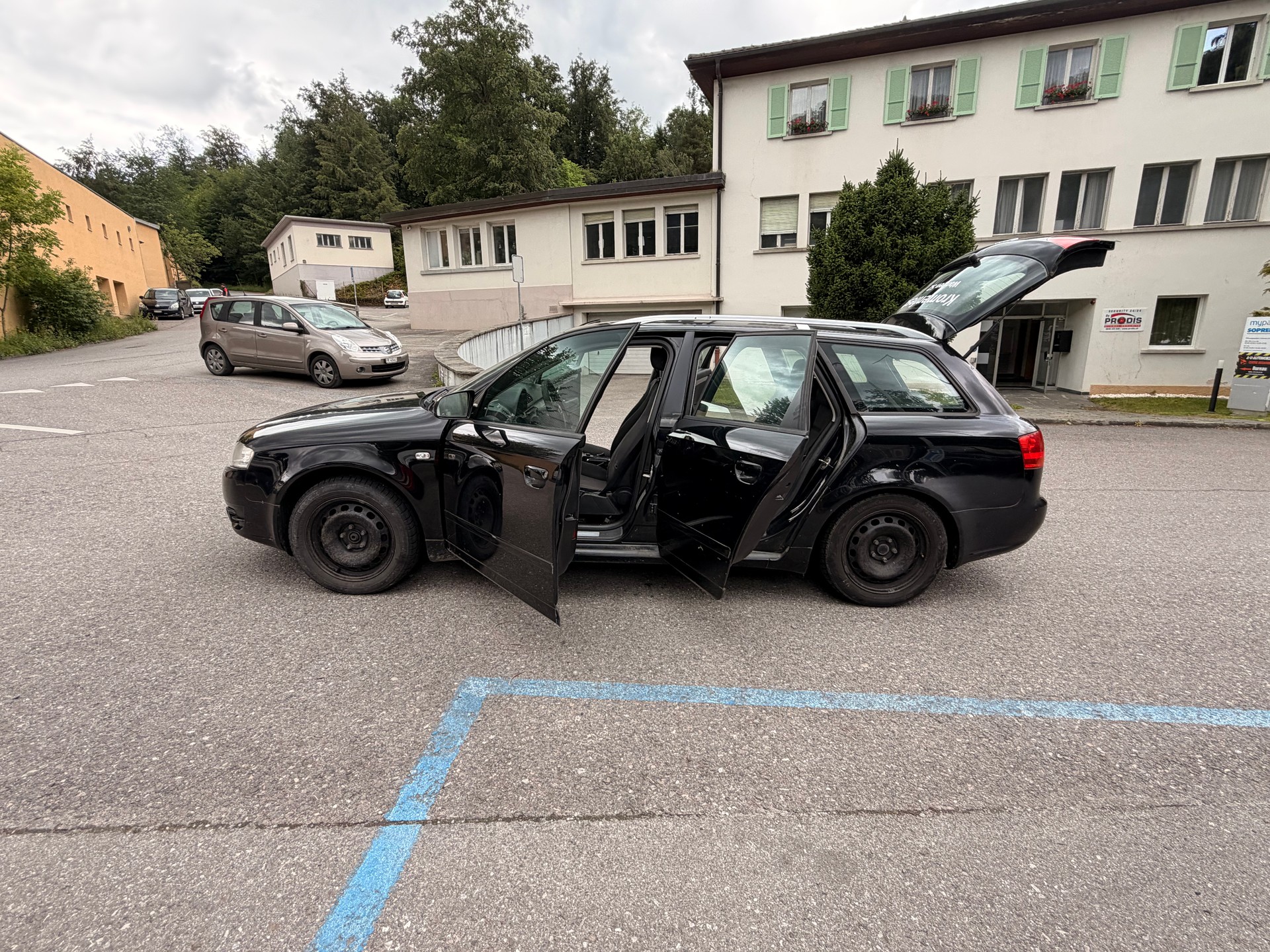 AUDI A4 Avant 2.0-image-17