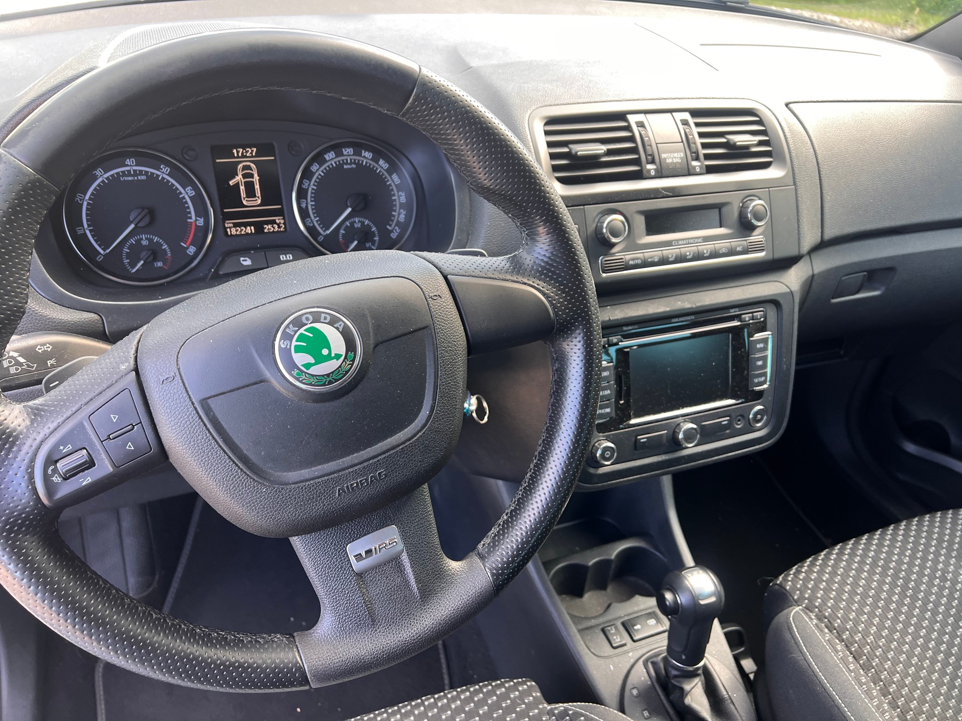 SKODA Fabia 1.4 TSI RS DSG-image-12