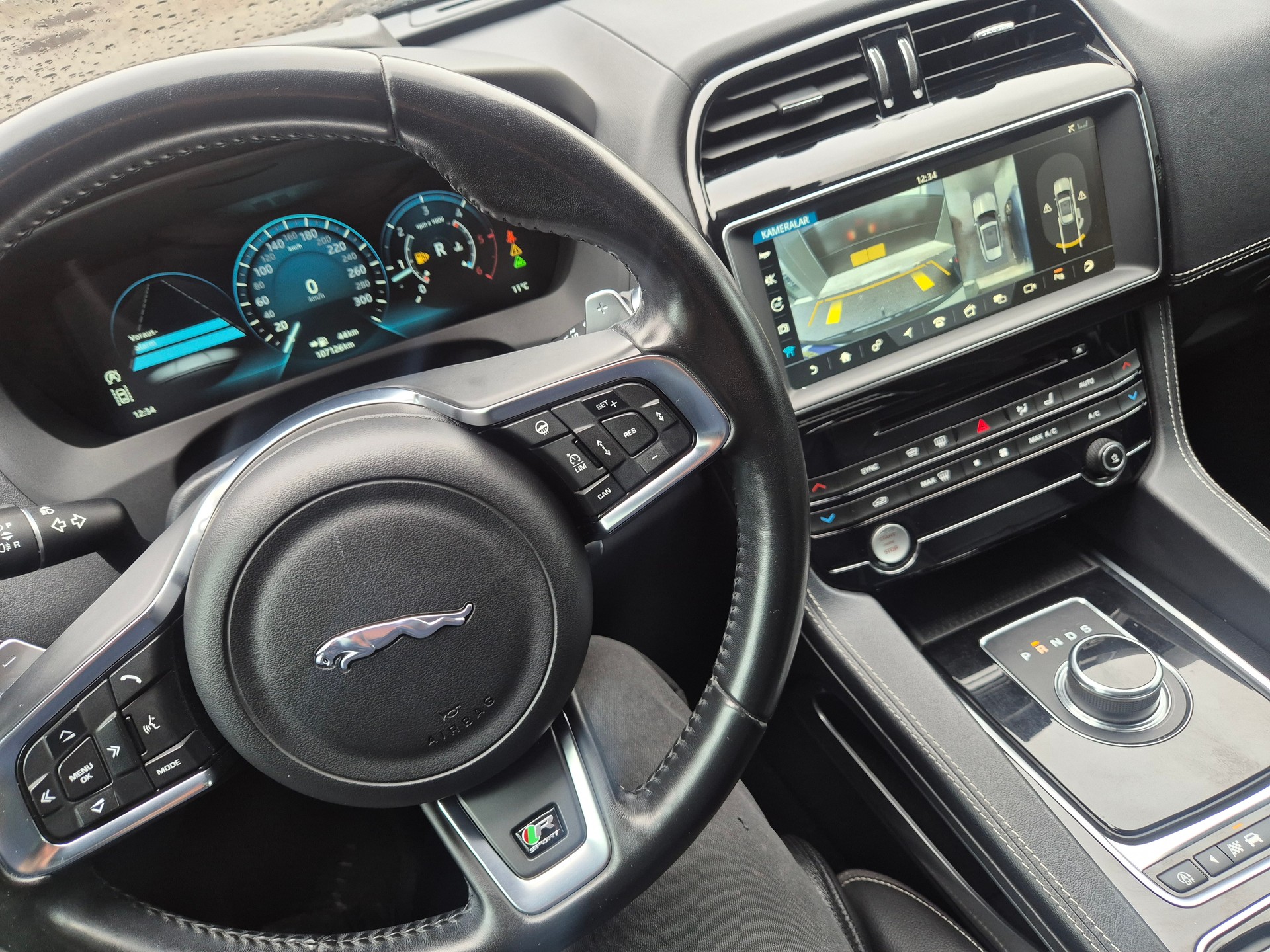 JAGUAR F-Pace 25d R-Sport AWD Automatik-image-9