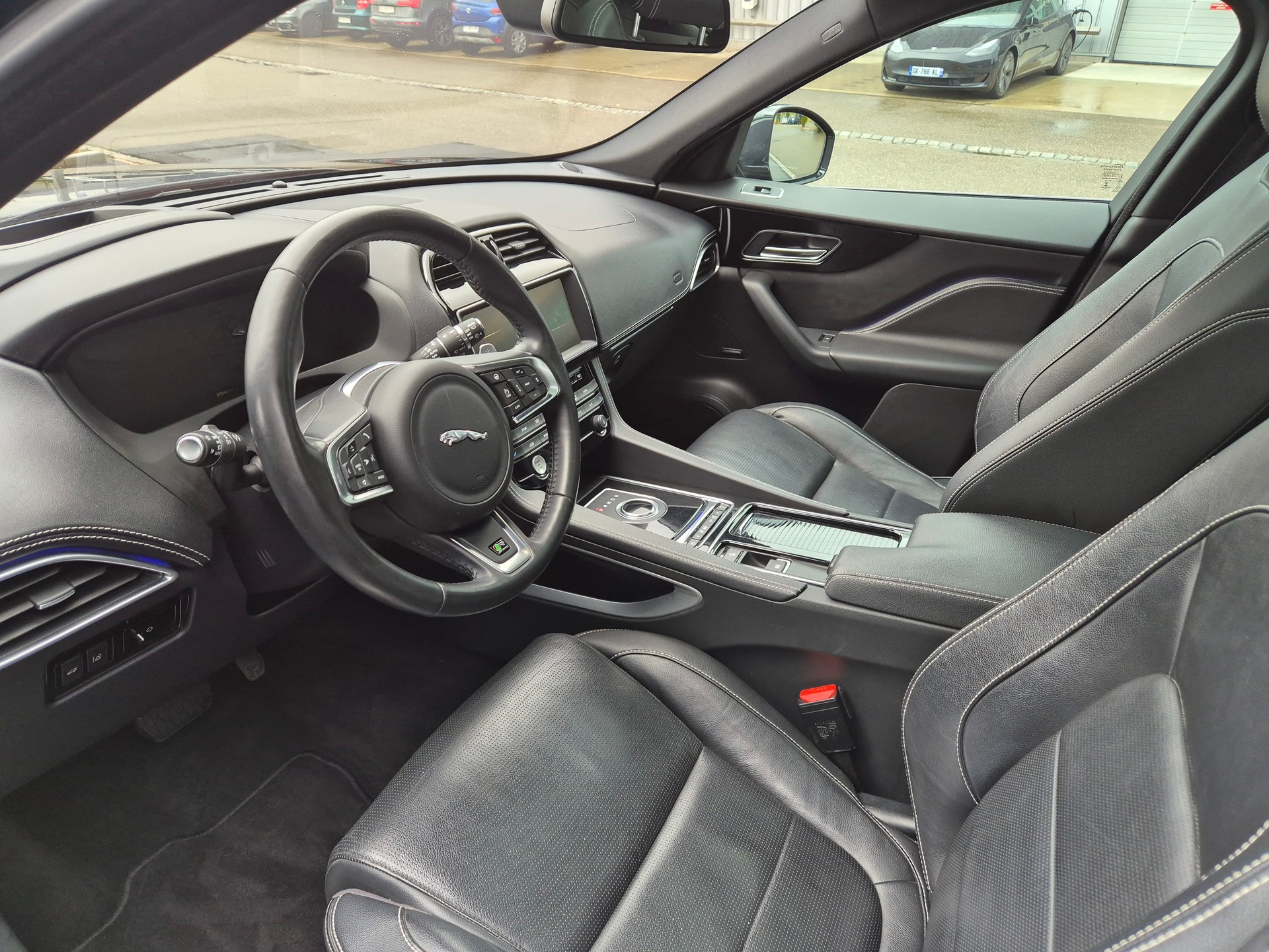 JAGUAR F-Pace 25d R-Sport AWD Automatik-image-8