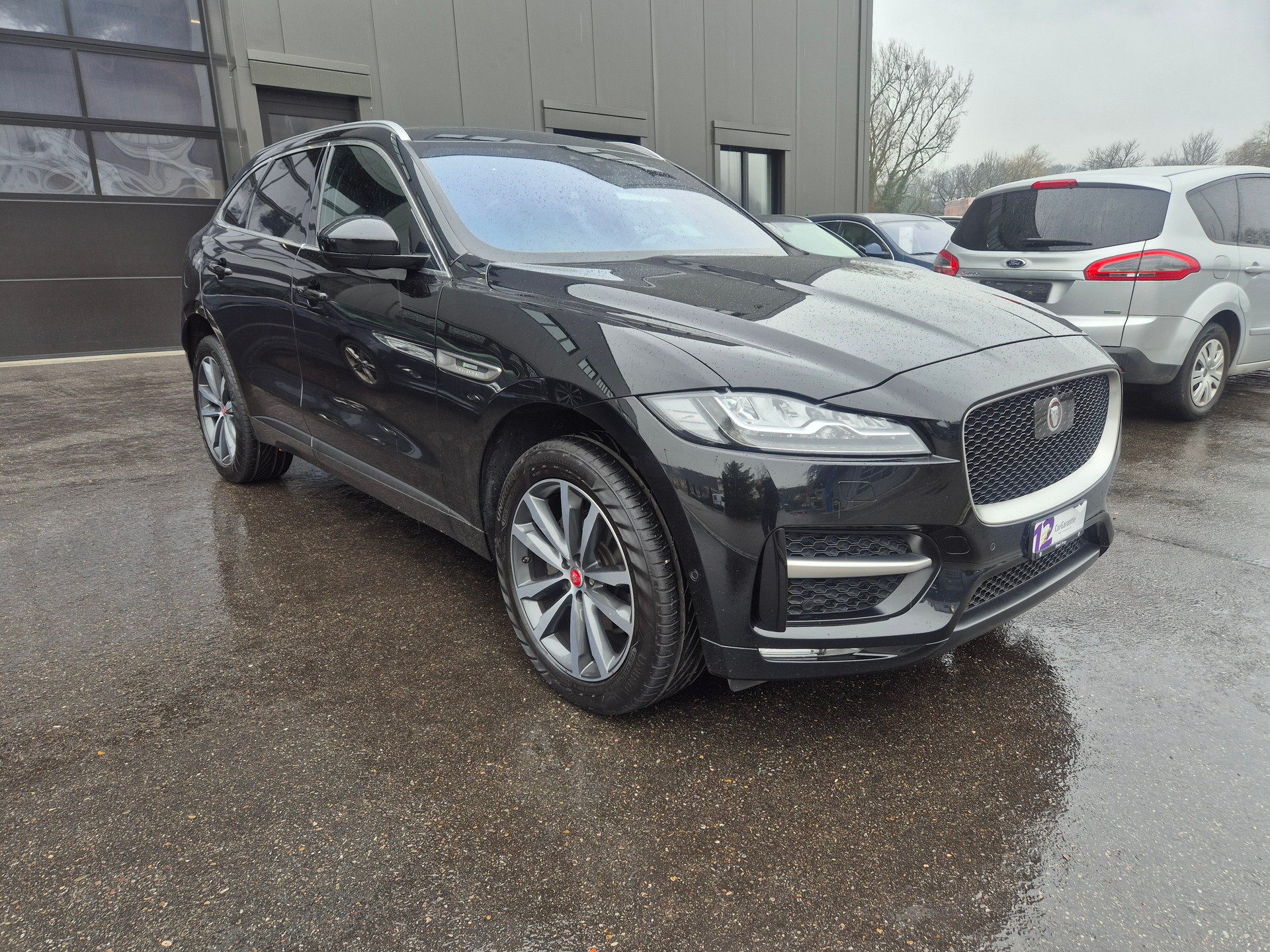 JAGUAR F-Pace 25d R-Sport AWD Automatik-image-4