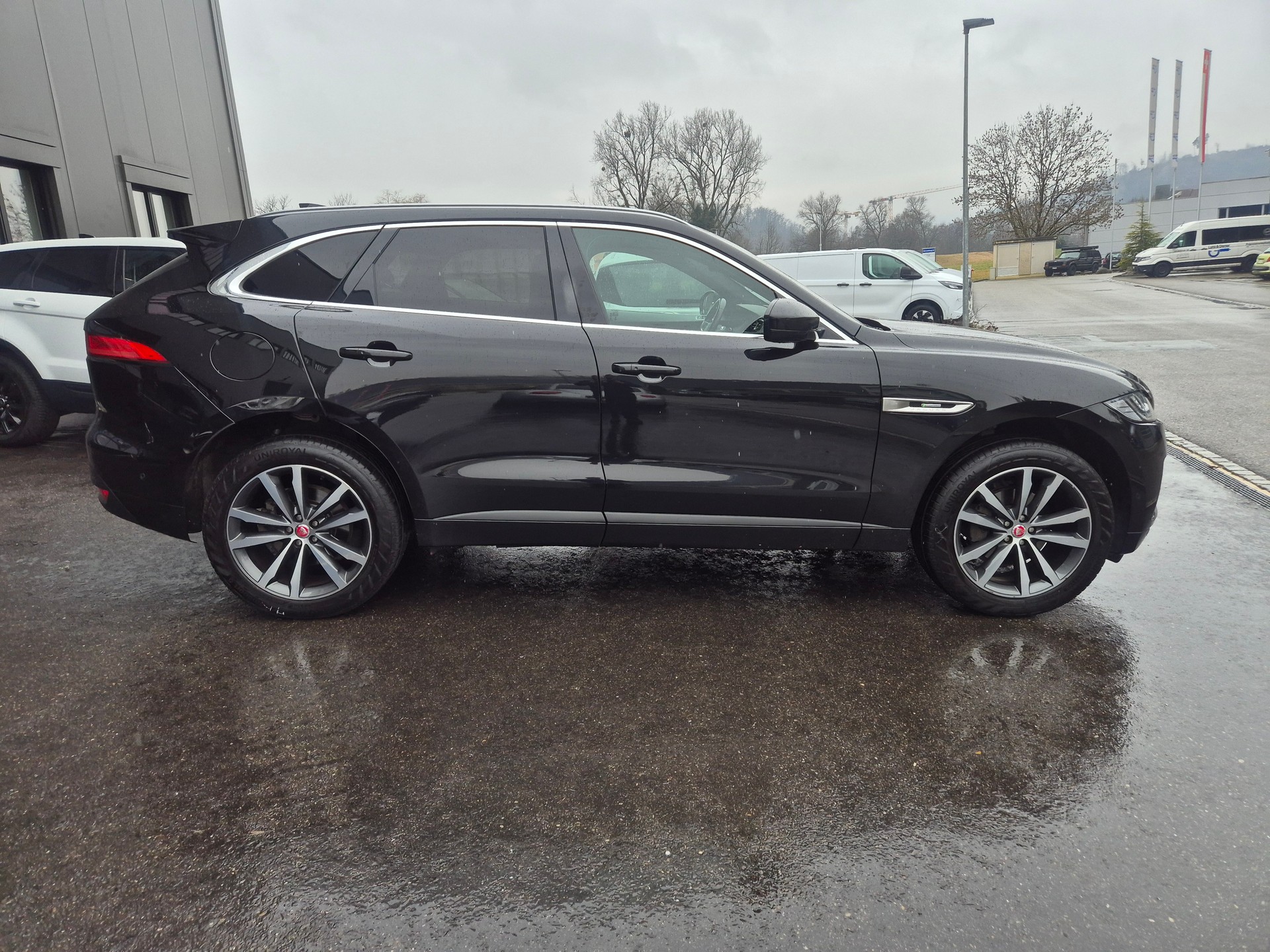 JAGUAR F-Pace 25d R-Sport AWD Automatik-image-5
