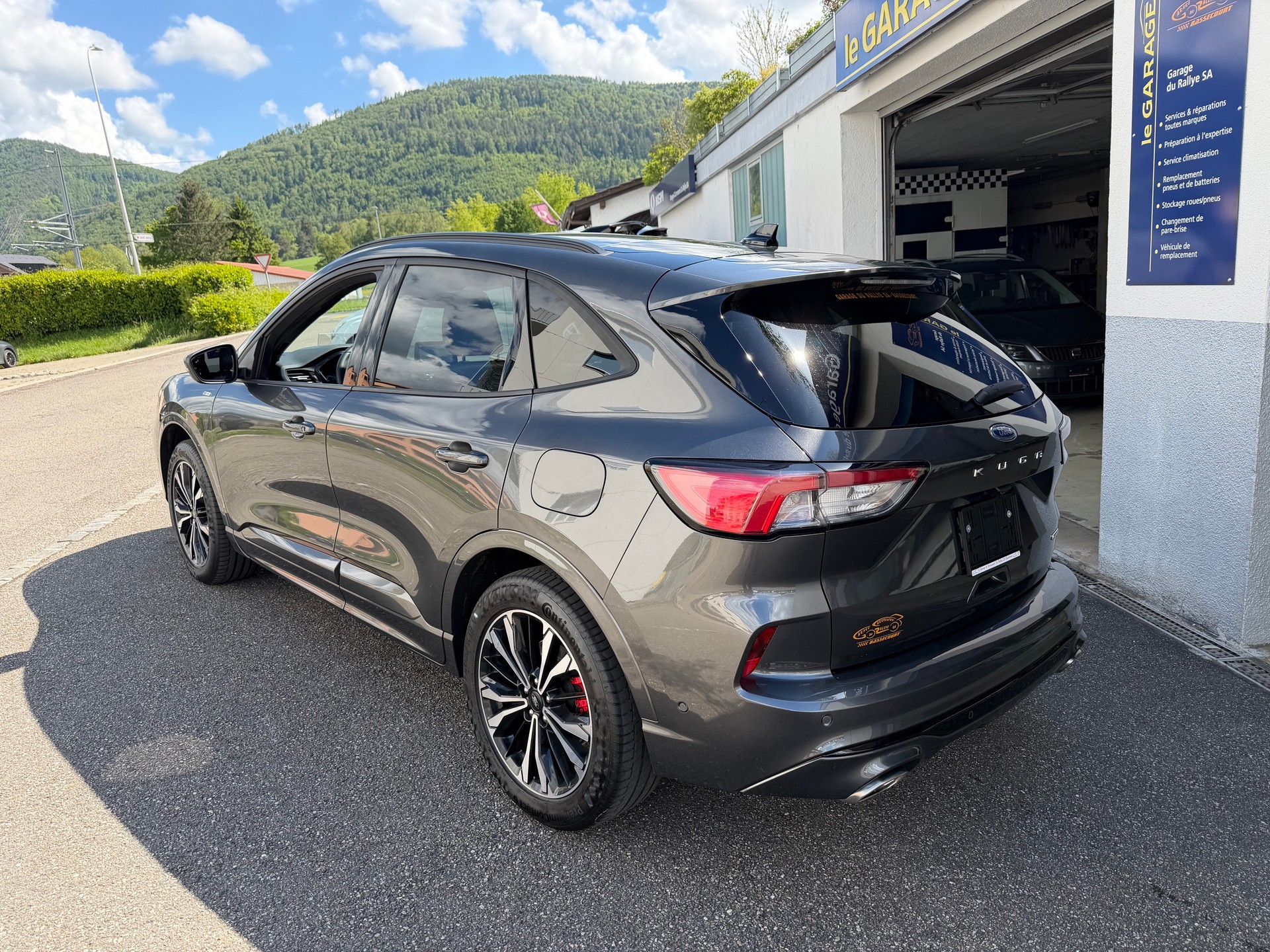 FORD Kuga 2.5 FHEV ST-Line X 4WD-image-2