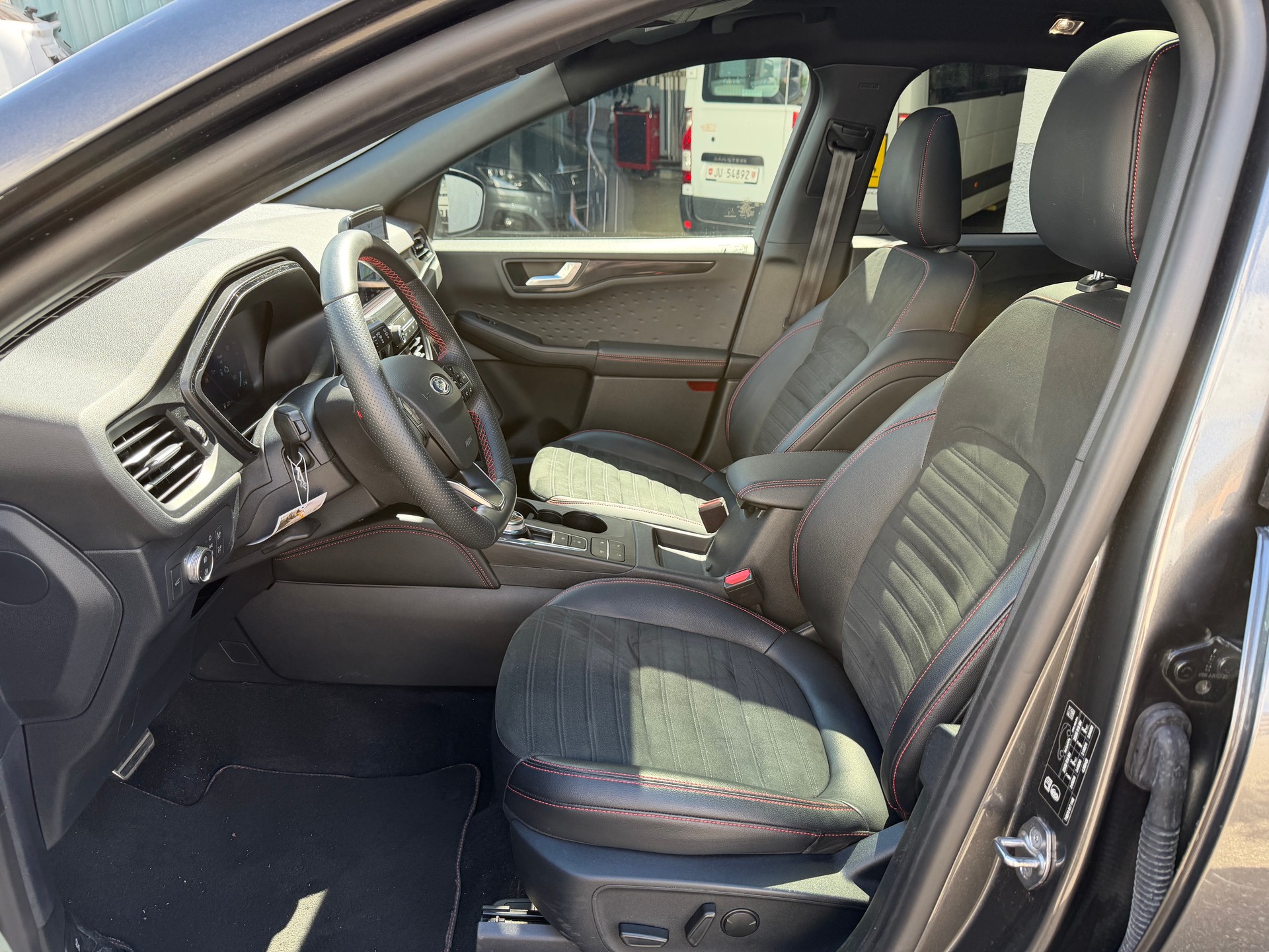 FORD Kuga 2.5 FHEV ST-Line X 4WD-image-9