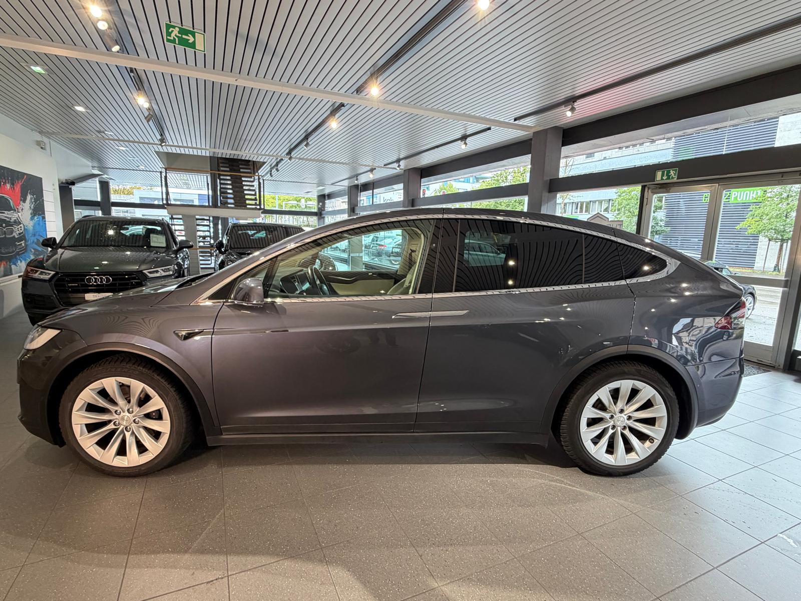 TESLA Model X 75 D-image-2