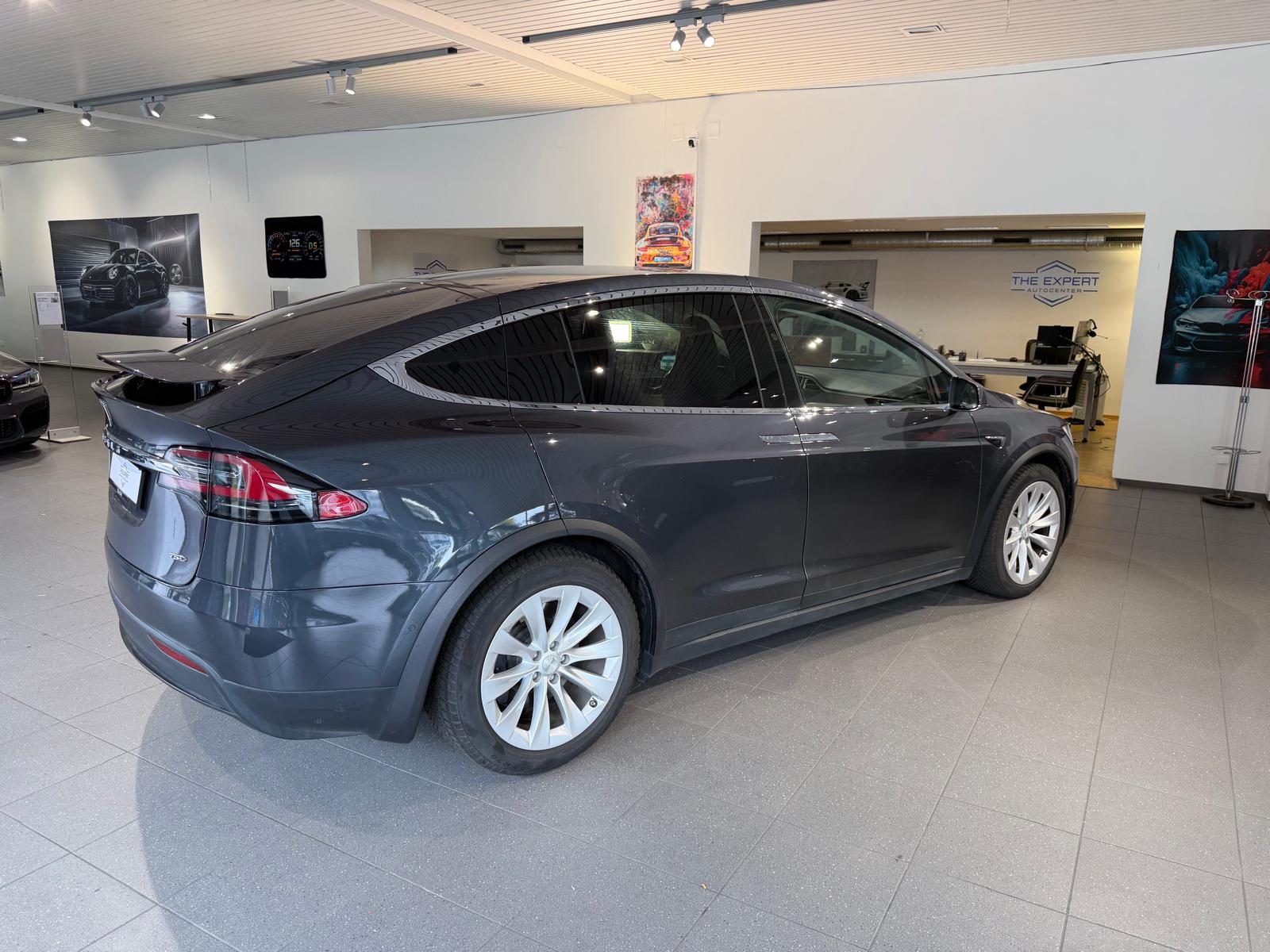 TESLA Model X 75 D-image-6