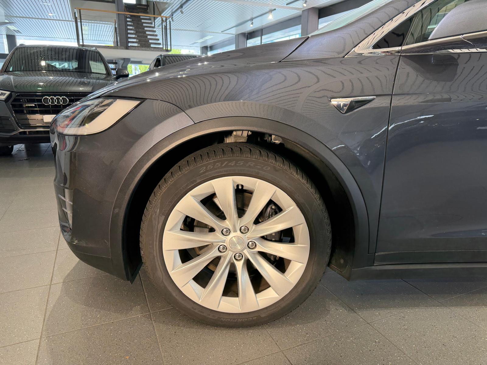 TESLA Model X 75 D-image-12