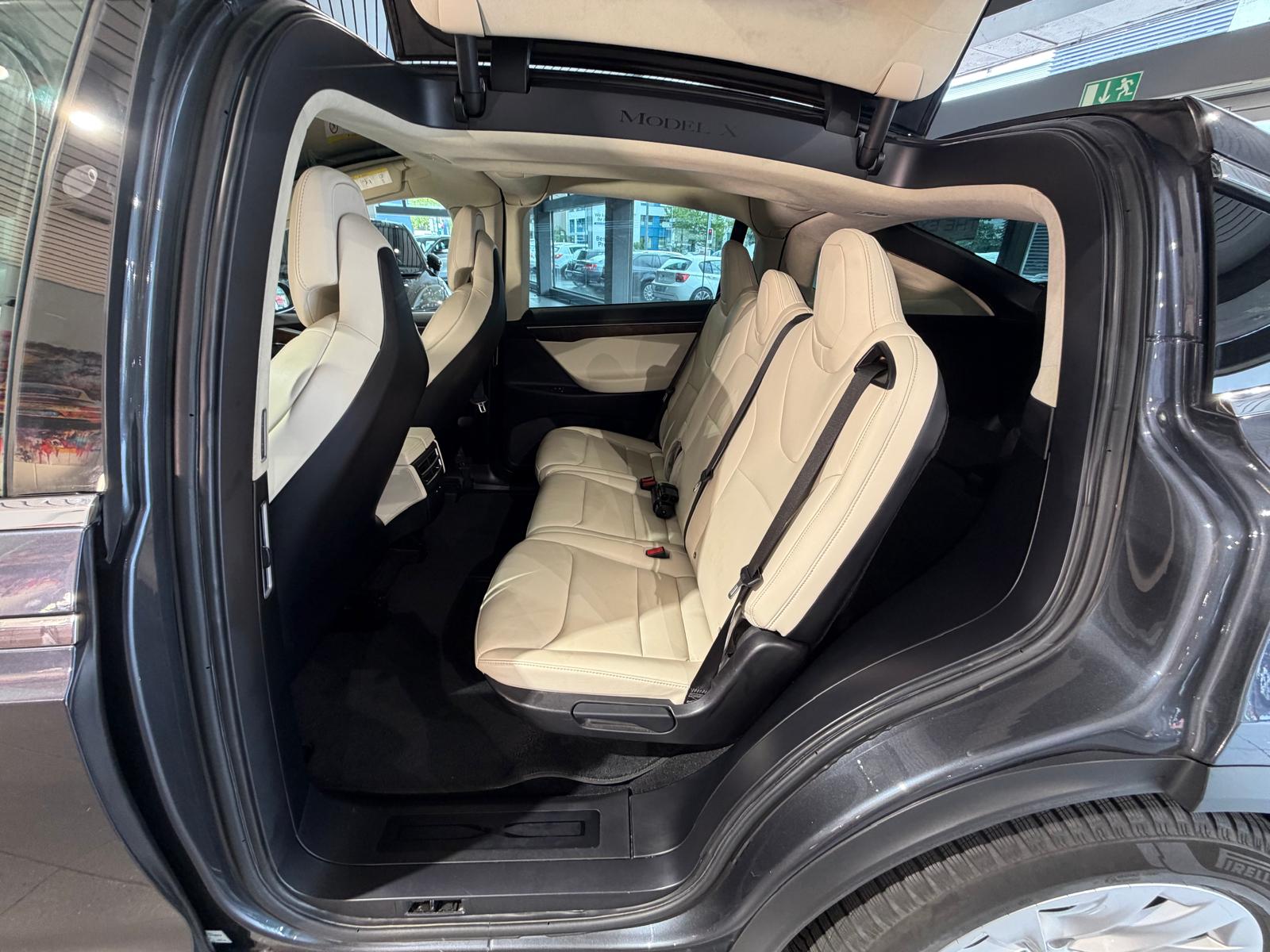 TESLA Model X 75 D-image-8
