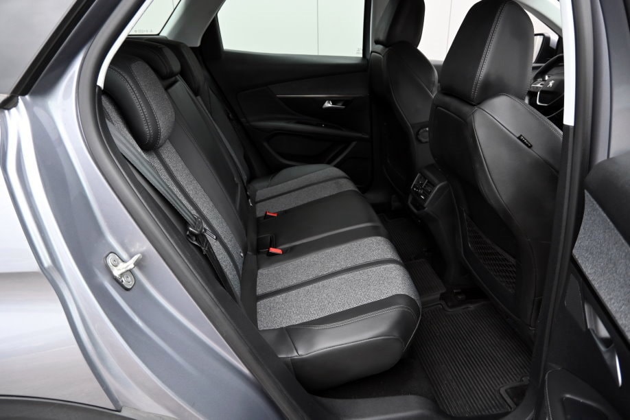PEUGEOT 3008 1.2 PureTech Allure EAT-image-7