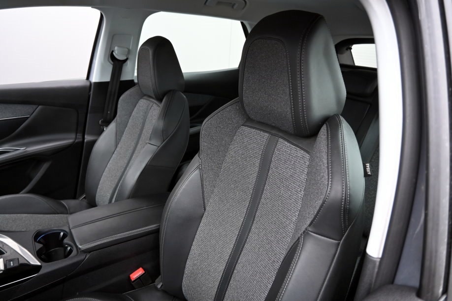 PEUGEOT 3008 1.2 PureTech Allure EAT-image-9