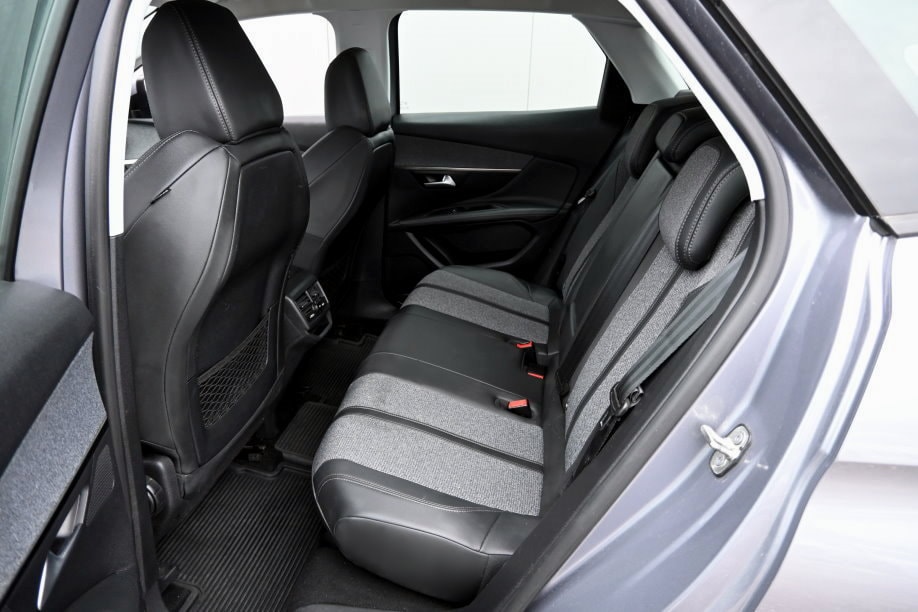 PEUGEOT 3008 1.2 PureTech Allure EAT-image-8