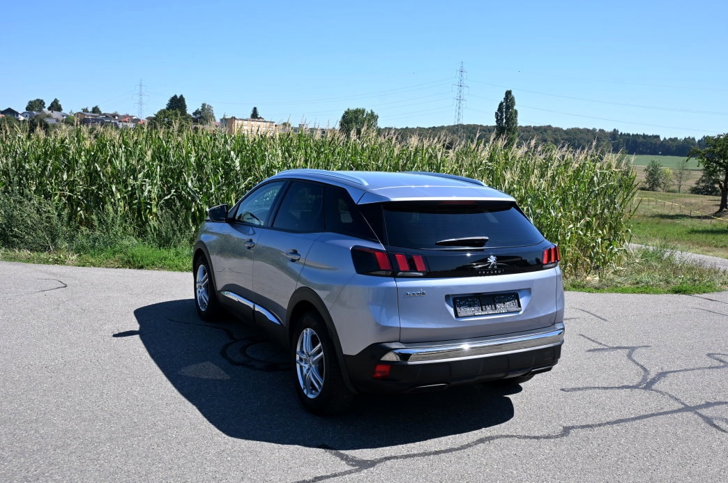 PEUGEOT 3008 1.2 PureTech Allure EAT-image-3