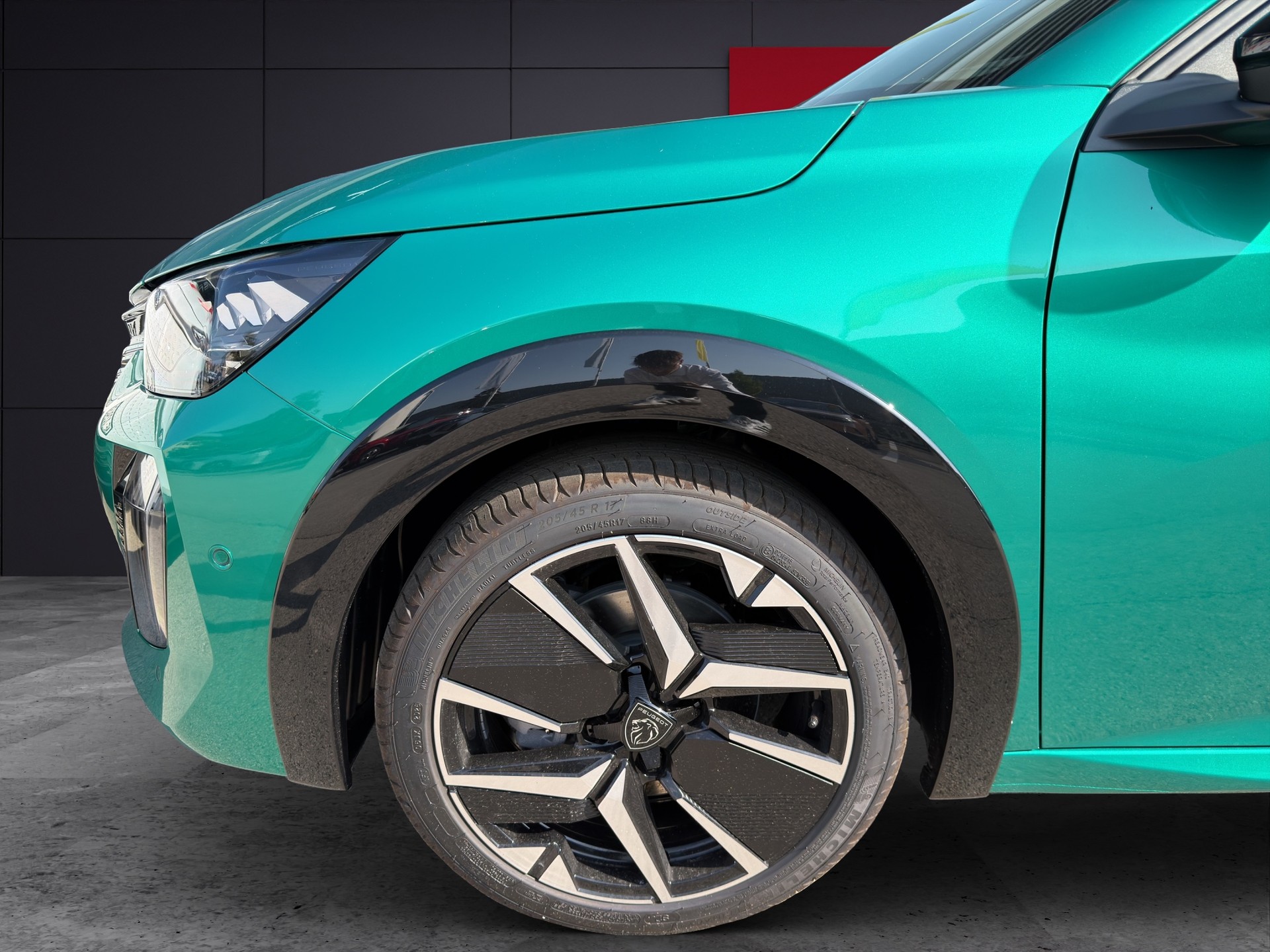 PEUGEOT 208 1.2 MHEV GT Exclusive-image-4
