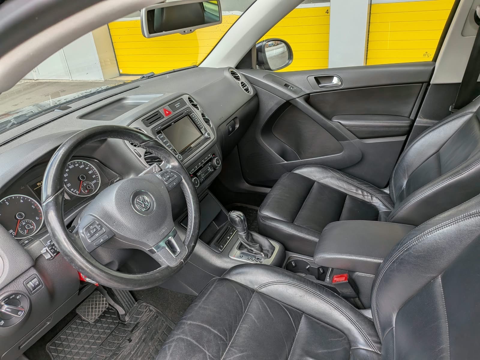 VW Tiguan 2.0 TDI Sport&Style DSG-image-9