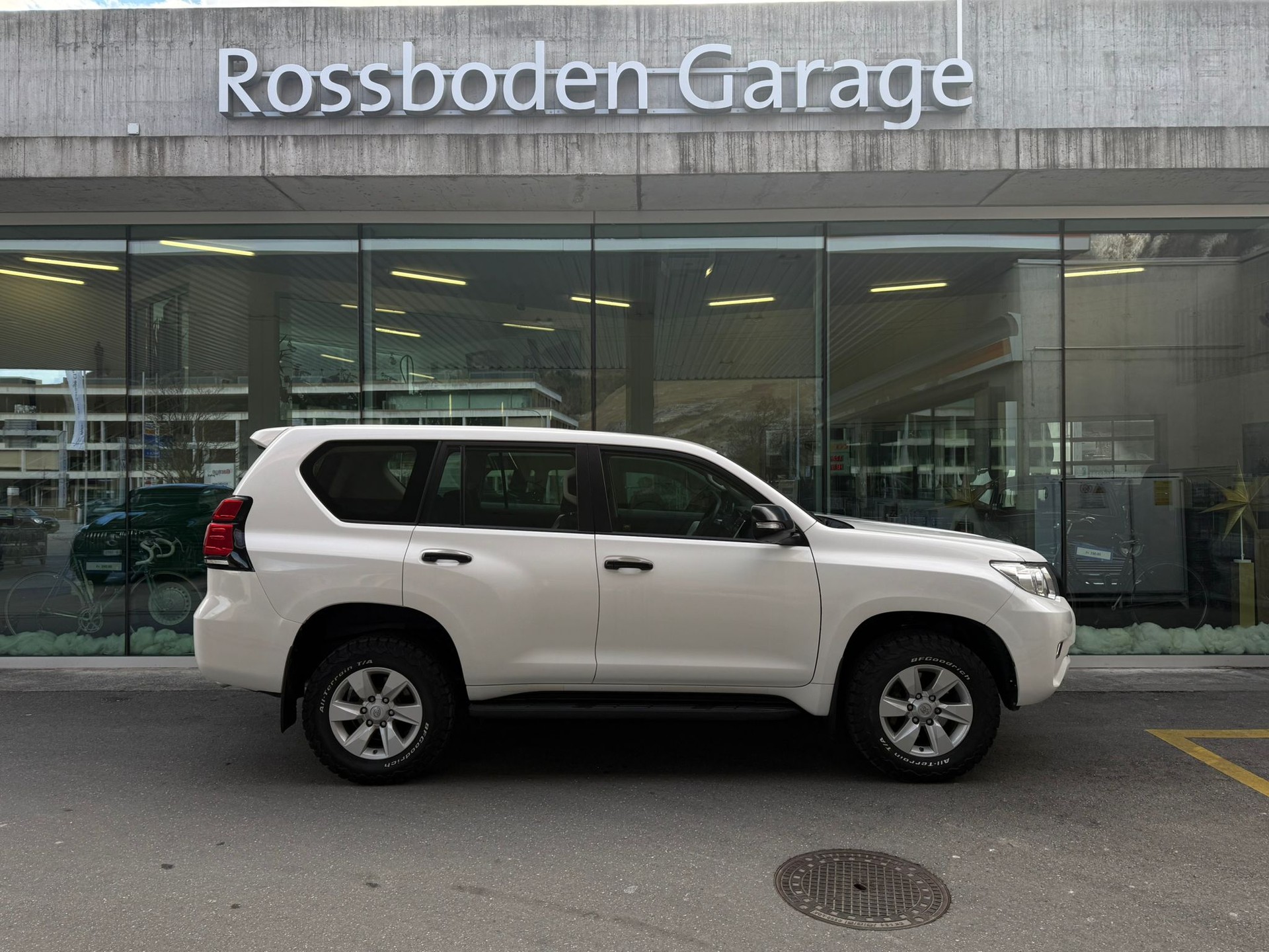 TOYOTA Land Cruiser 2.8TD Comfort Automatic-image-1