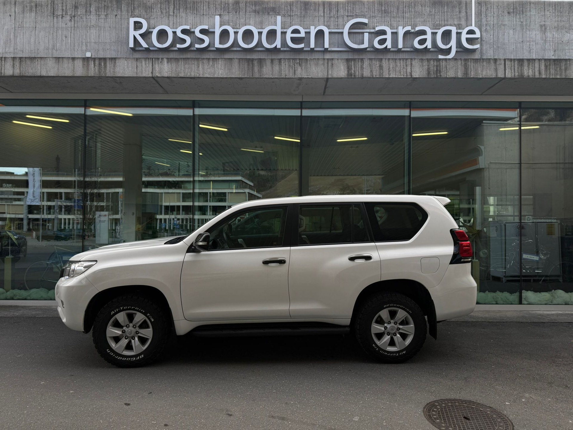 TOYOTA Land Cruiser 2.8TD Comfort Automatic-image-0