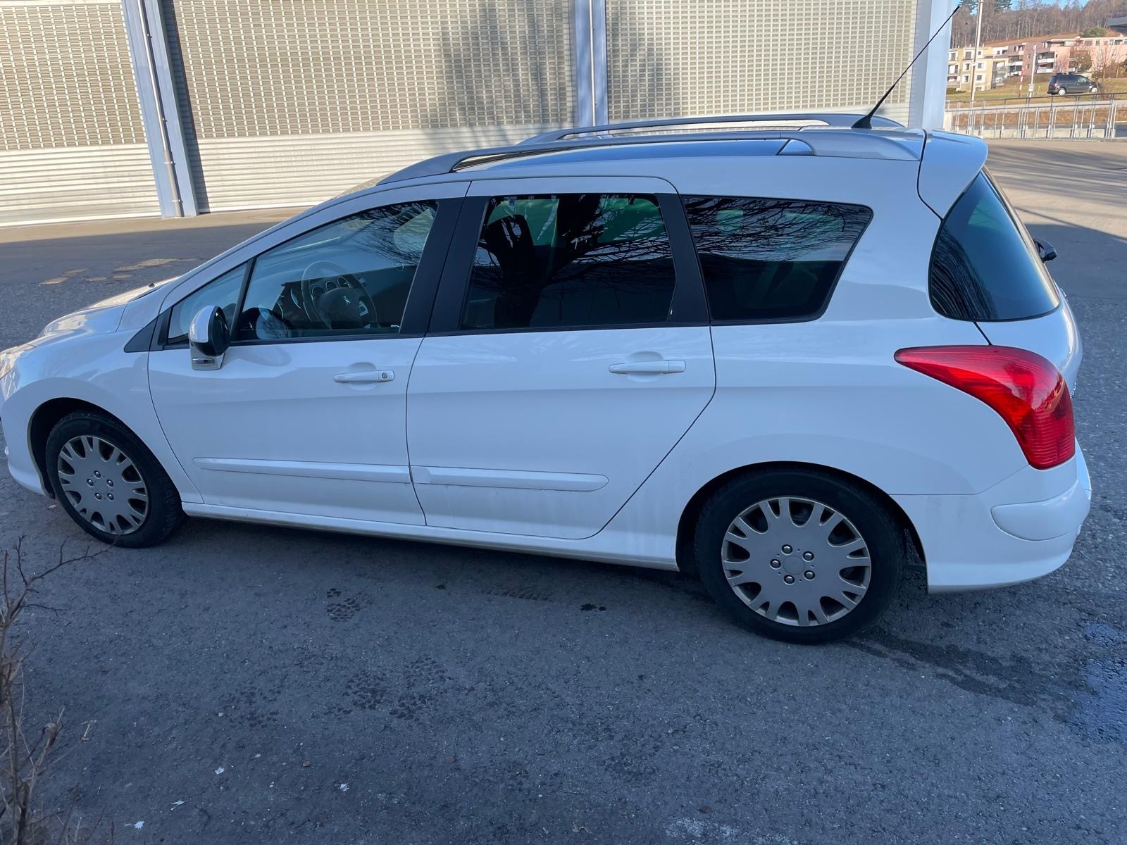 PEUGEOT 308 SW 1.6 HDI Active EGS6-image-1