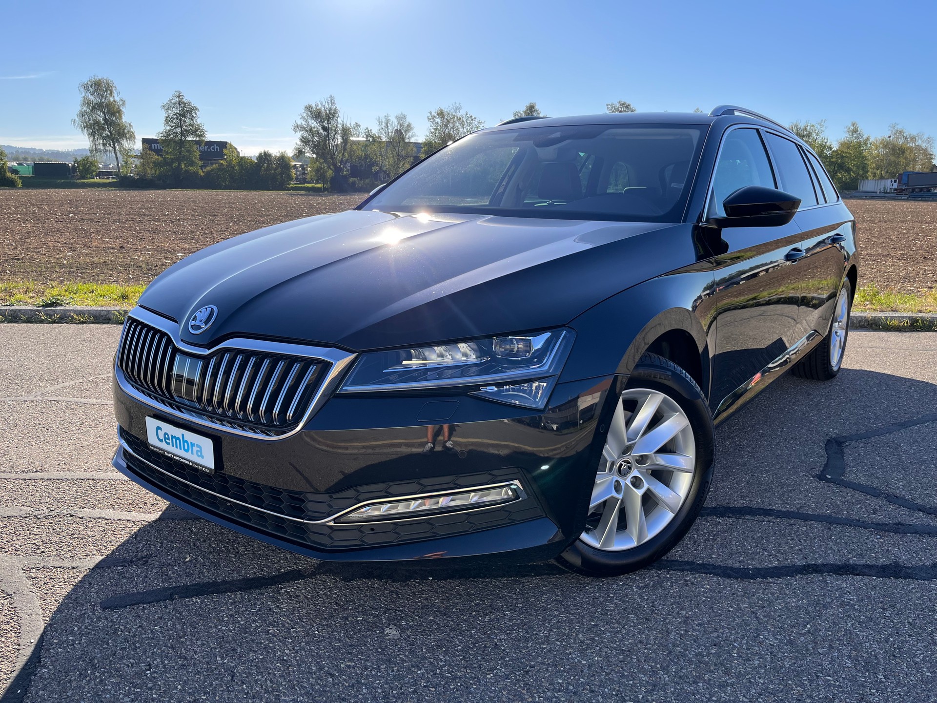 SKODA Superb Combi 2.0 TDi Style 4x4 DSG * MY SKODA PAKET - LEDER ALCANTARA - 1.HAND - AHK 2200kg *